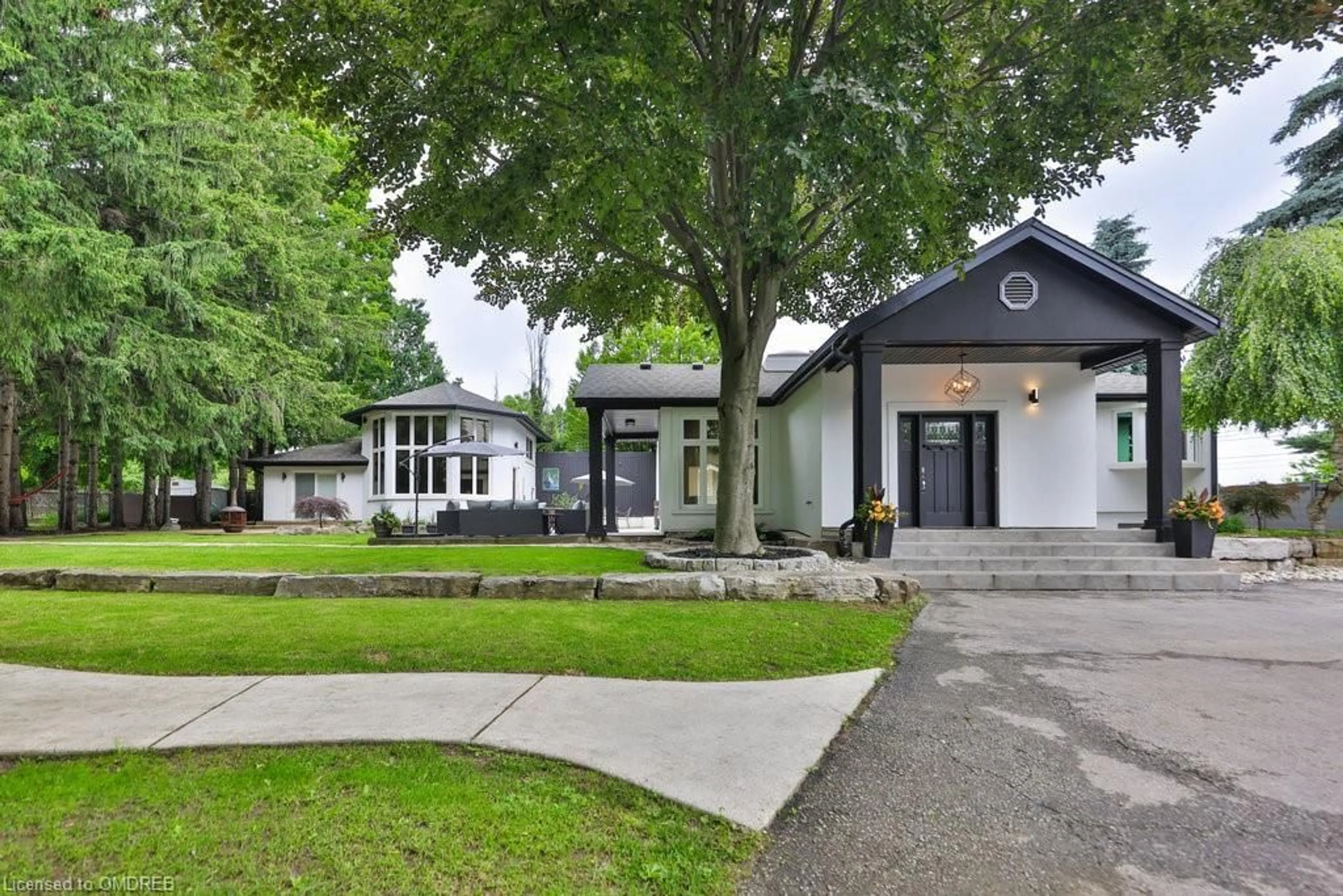 Frontside or backside of a home for 398 Winston Churchill Blvd, Oakville Ontario L6J 7X2