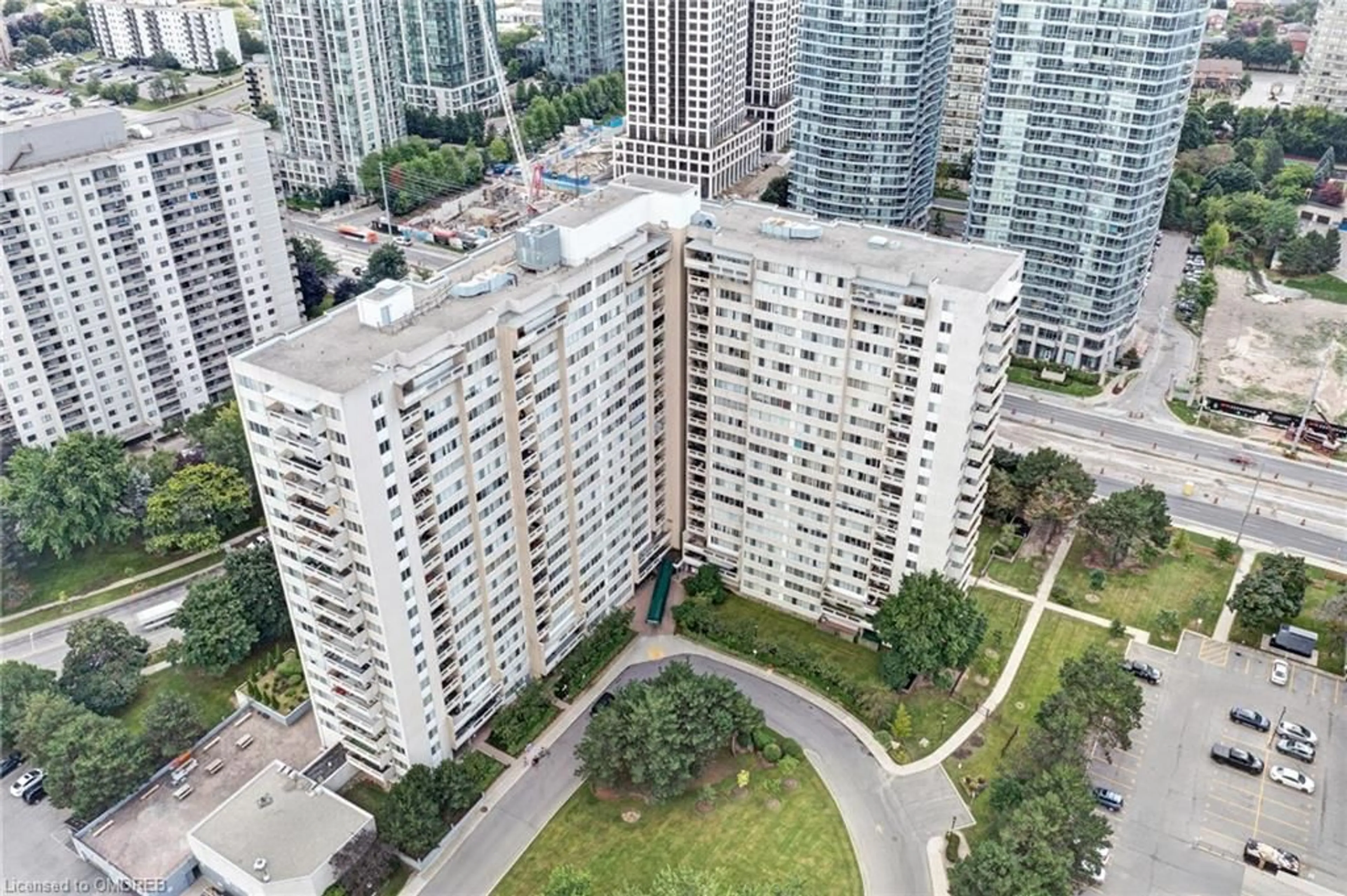 A pic from exterior of the house or condo, the view of city buildings for 3590 Kaneff Cres #1203, Mississauga Ontario L5A 3X3