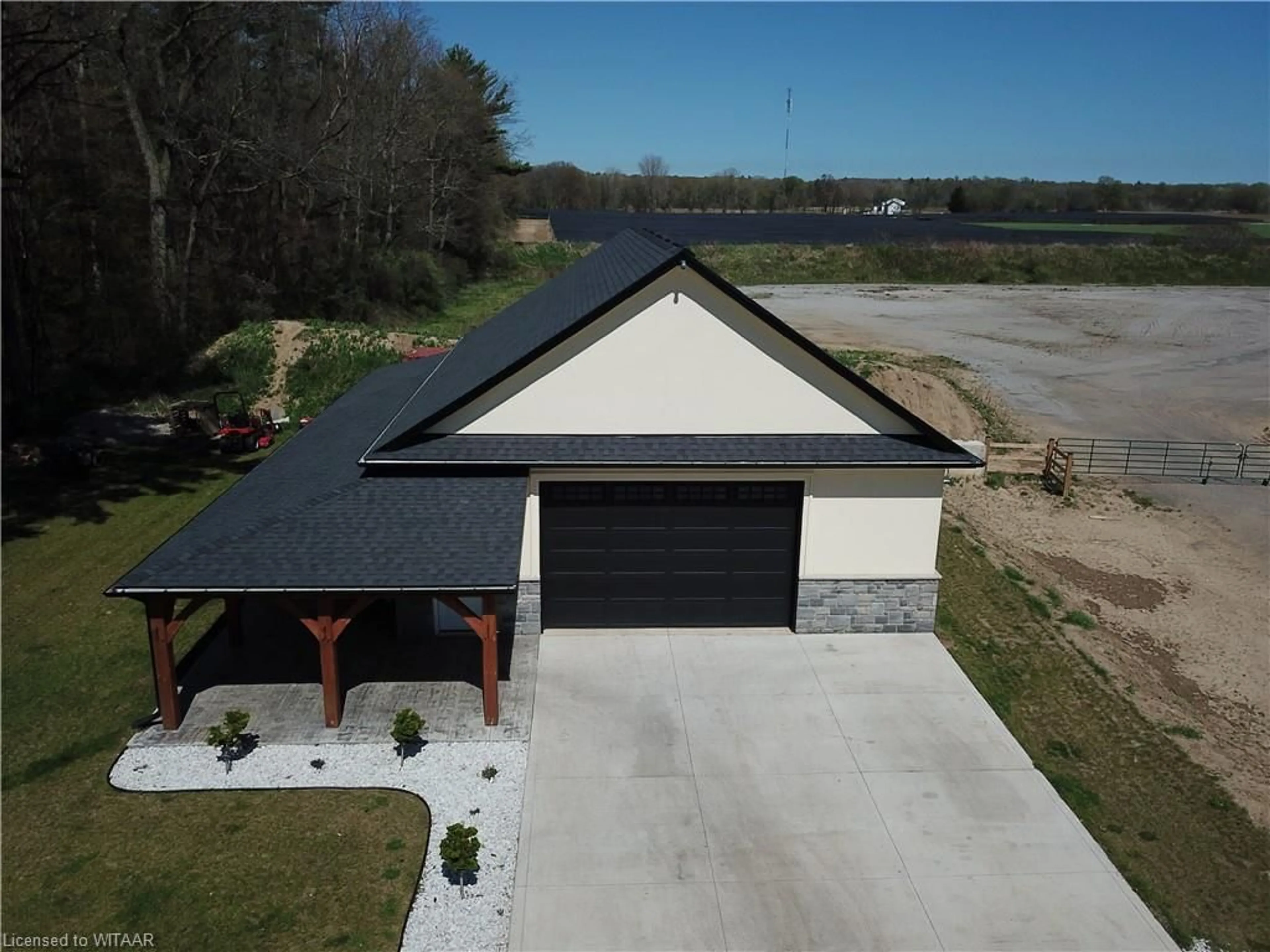 Indoor garage for 1942 Highway 59, Walsingham Ontario N0E 1X0