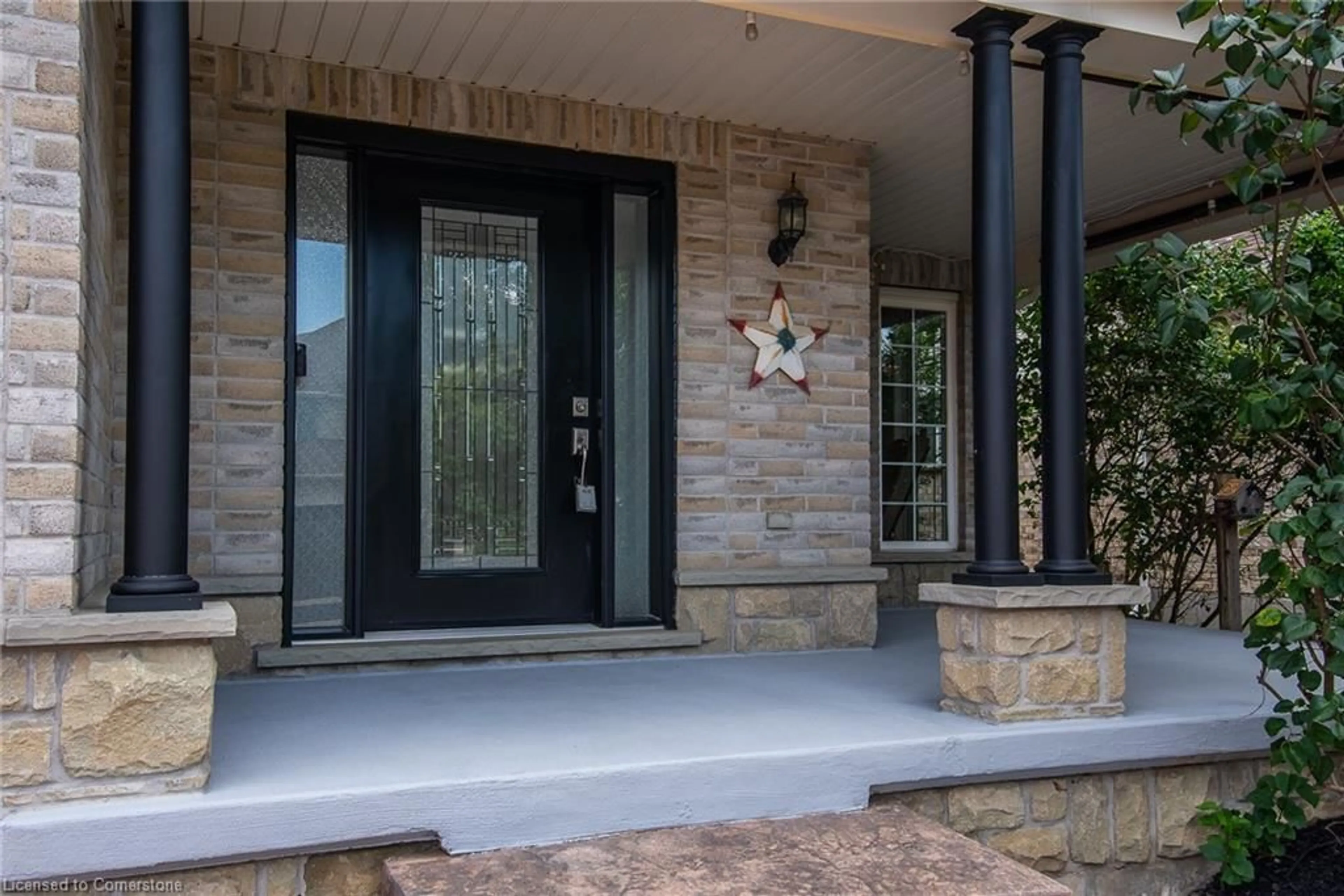 Indoor entryway, wood floors for 508 Topper Woods Cres, Kitchener Ontario N2P 2Y4