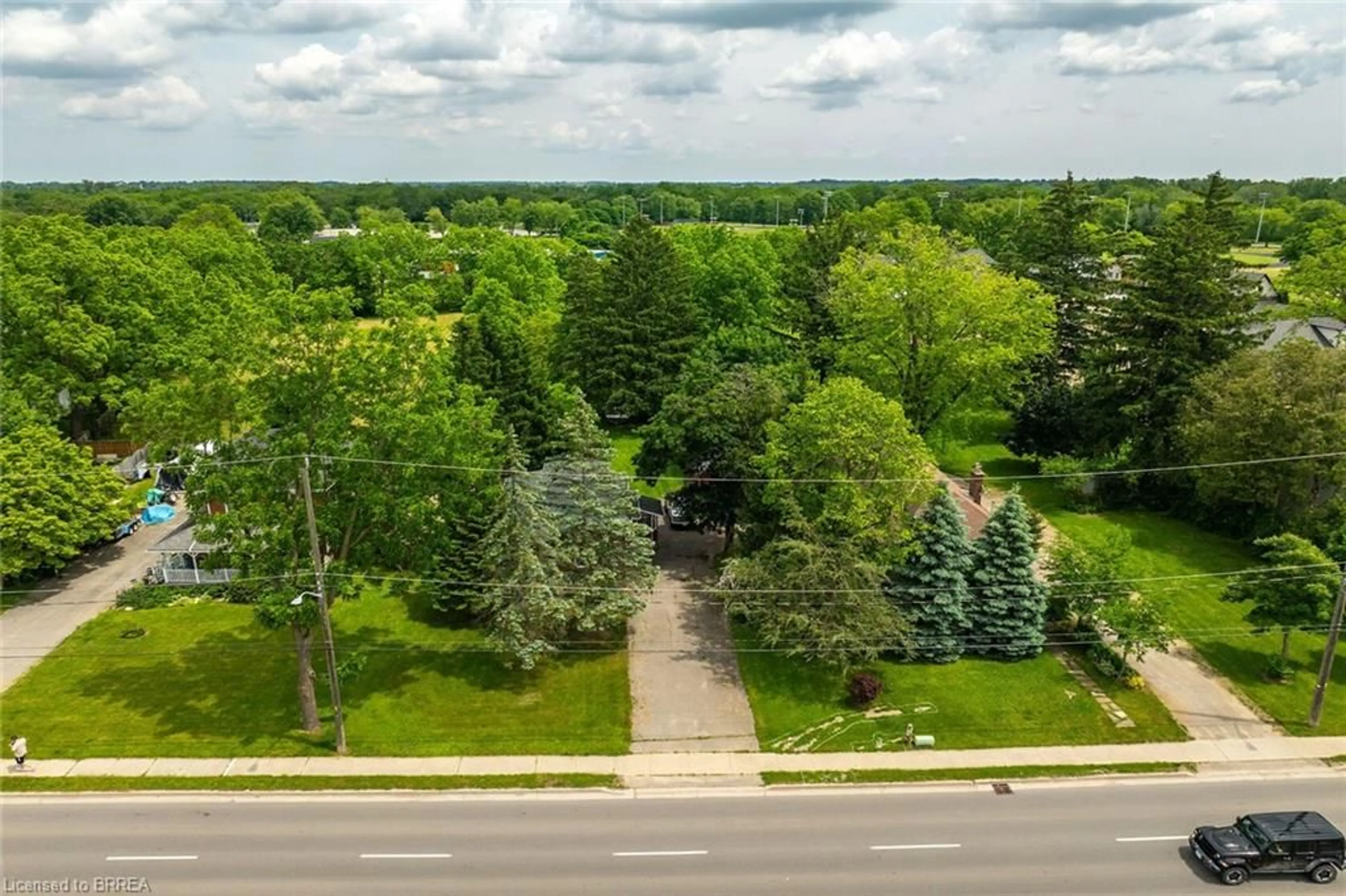 A pic from exterior of the house or condo, the street view for 224-228-230 Mount Pleasant St, Brantford Ontario N3T 1V1