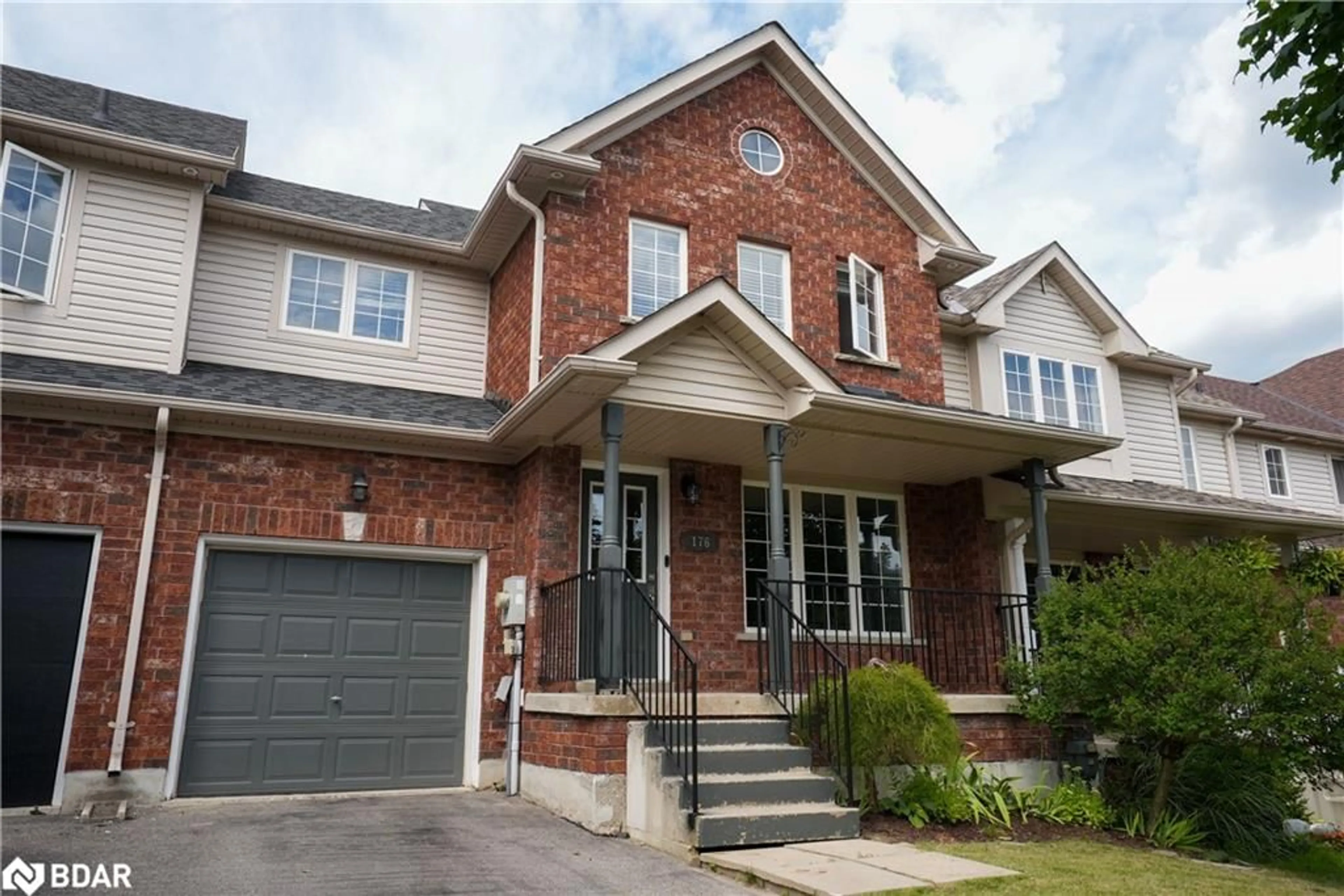 Home with brick exterior material for 176 Thrushwood Dr, Barrie Ontario L4N 0Z1