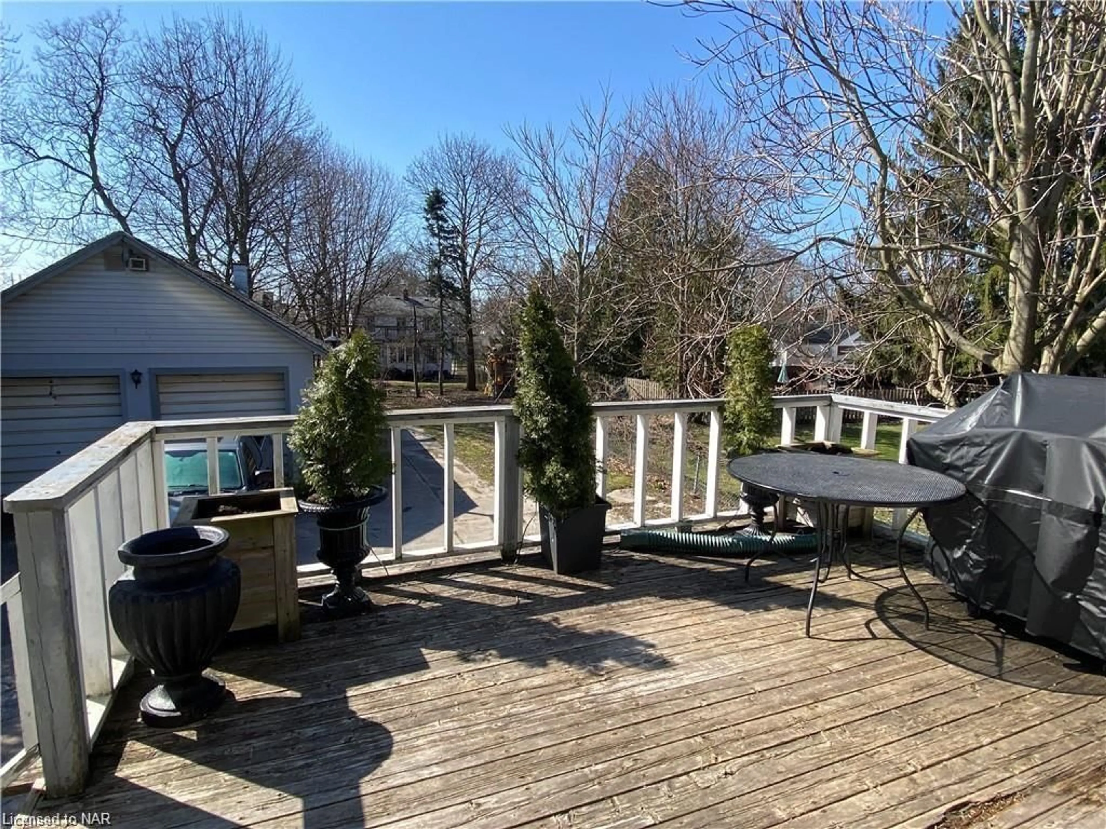 Patio for 6042 Culp St, Niagara Falls Ontario L2G 2B7