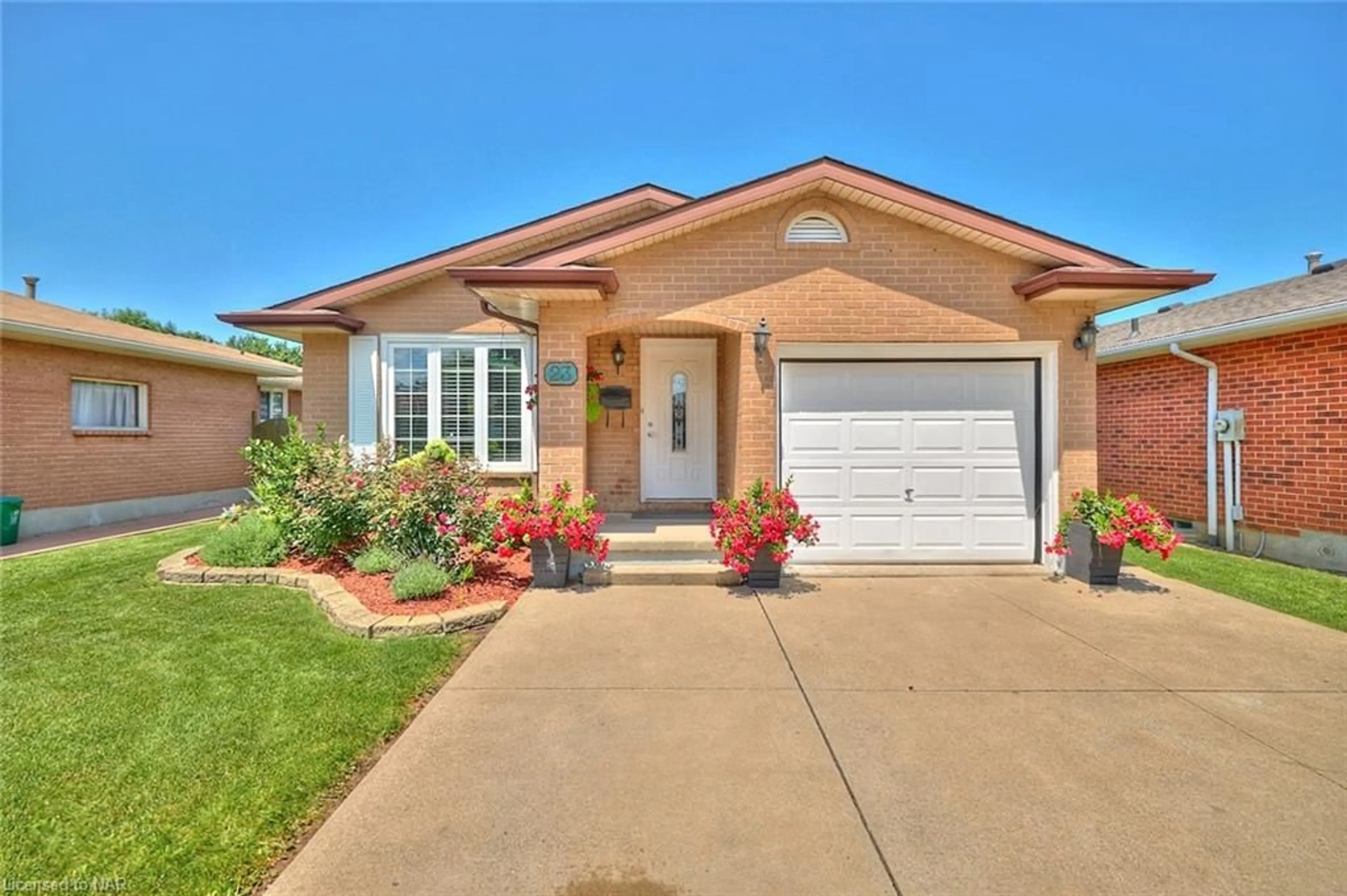 Frontside or backside of a home, cottage for 23 Andrea Dr, St. Catharines Ontario L2S 3N7