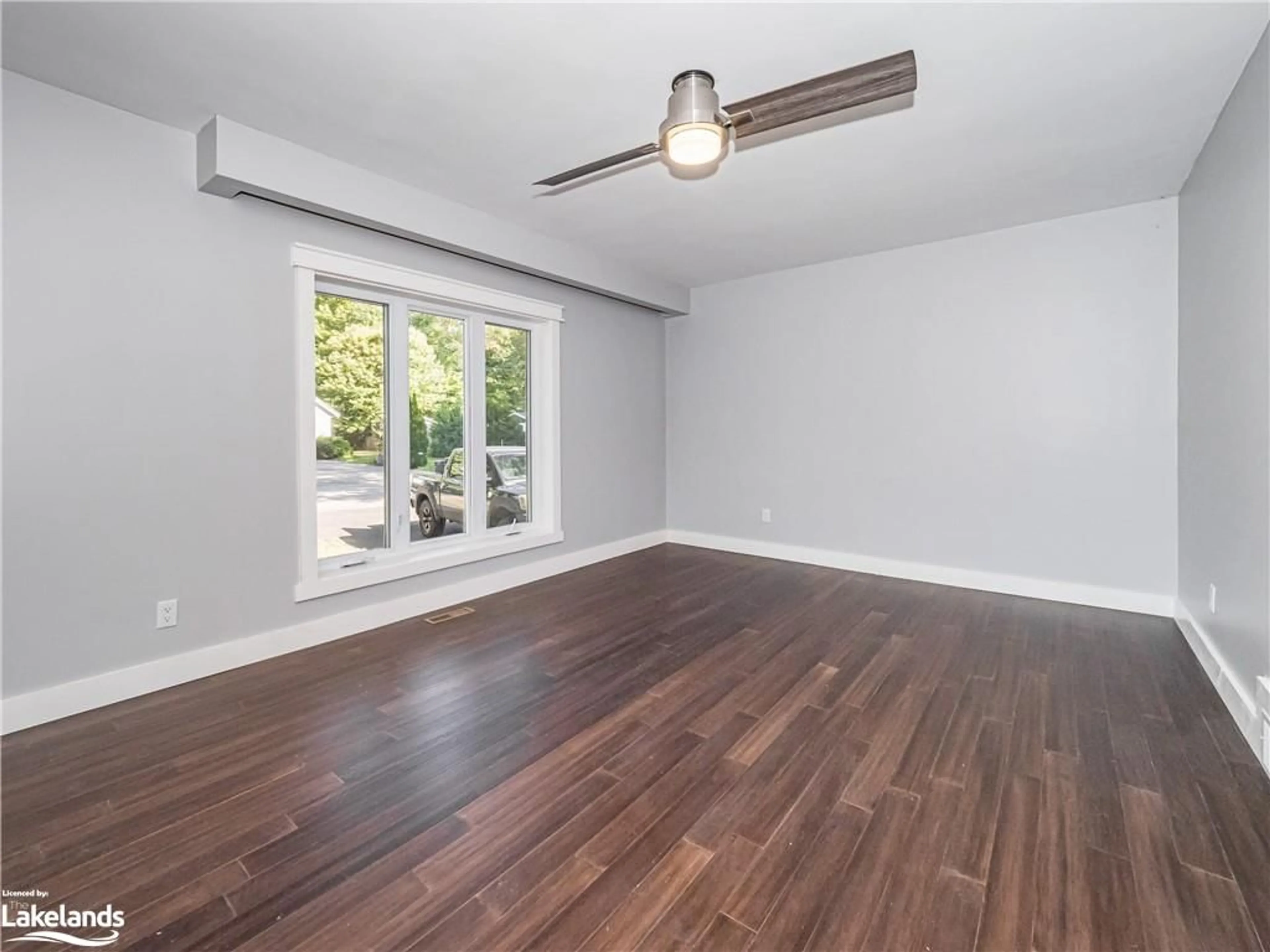 A pic of a room, wood floors for 125 Oakwood Dr, Gravenhurst Ontario P1P 1B3