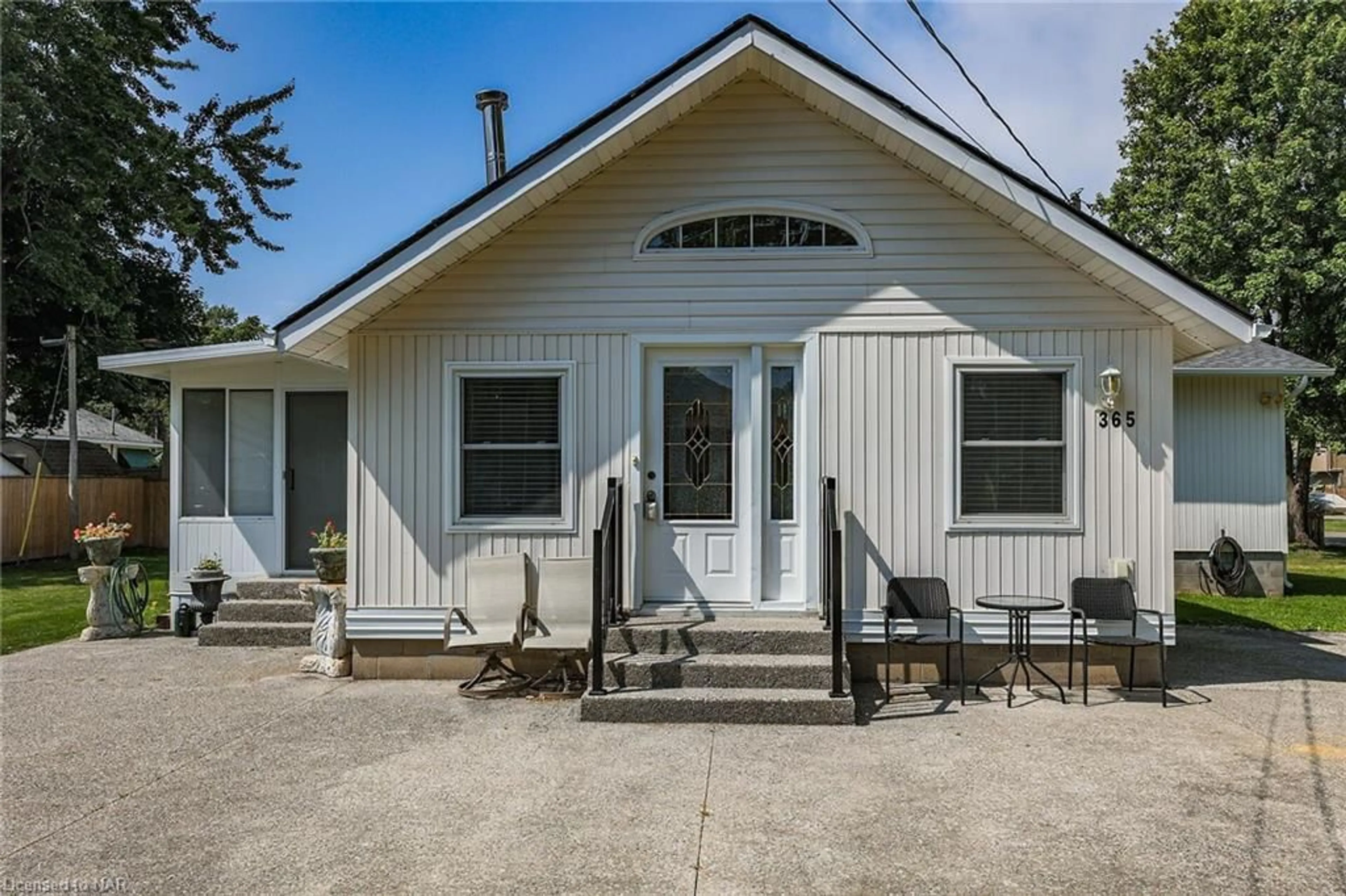 Frontside or backside of a home, cottage for 365 Ashwood Ave, Crystal Beach Ontario L6S 1B0