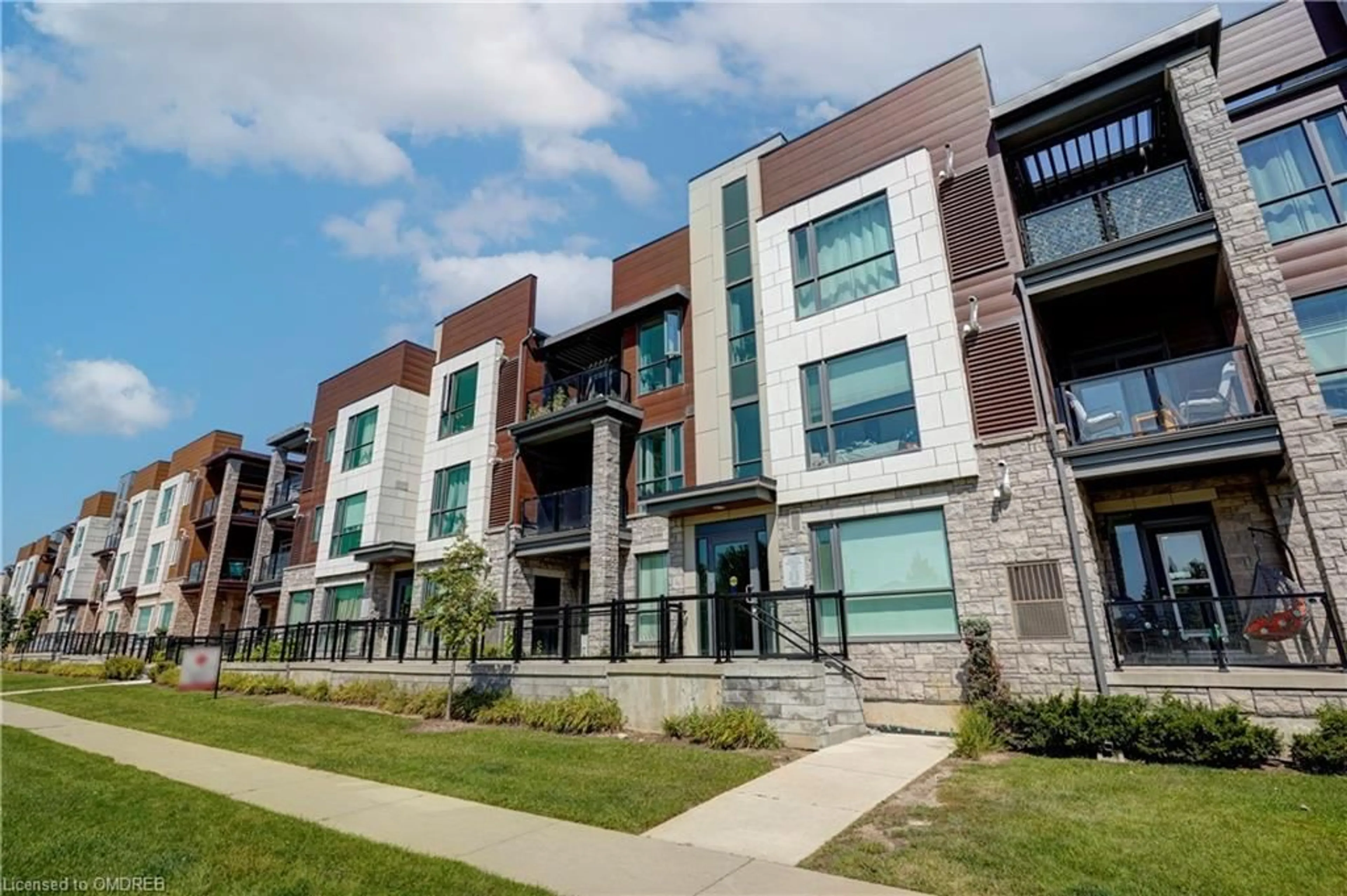 A pic from exterior of the house or condo for 2375 Bronte Rd #212, Oakville Ontario L6M 4J2