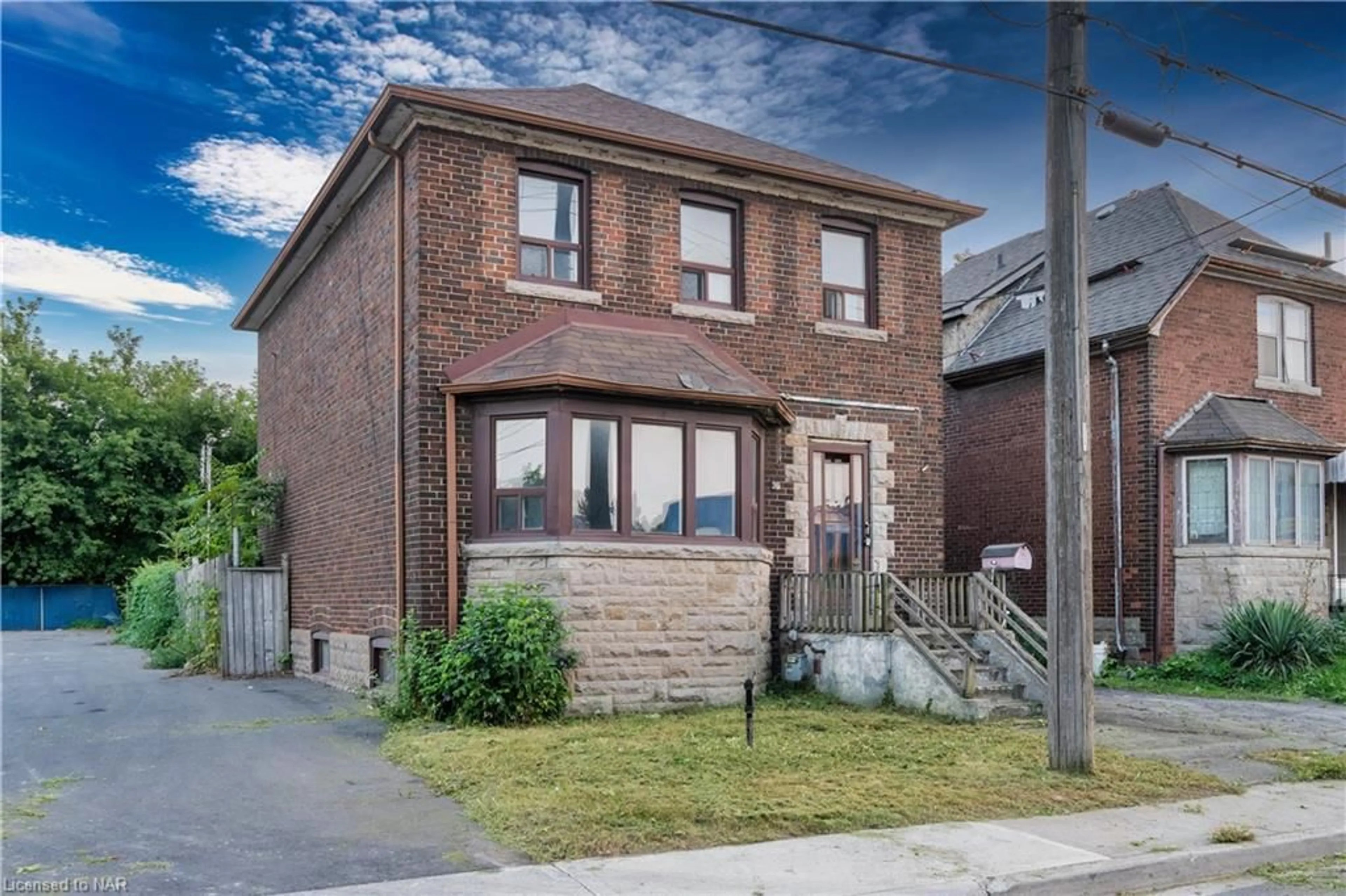 Home with brick exterior material for 36 Imperial St, Hamilton Ontario L8L 4E3