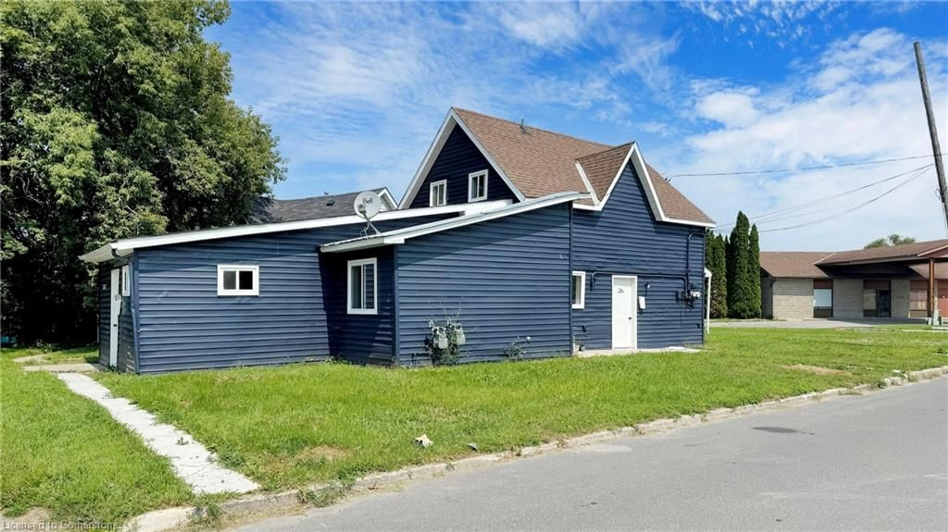 Frontside or backside of a home, cottage for 26 Metcalfe St, Quinte West Ontario K8V 4C7