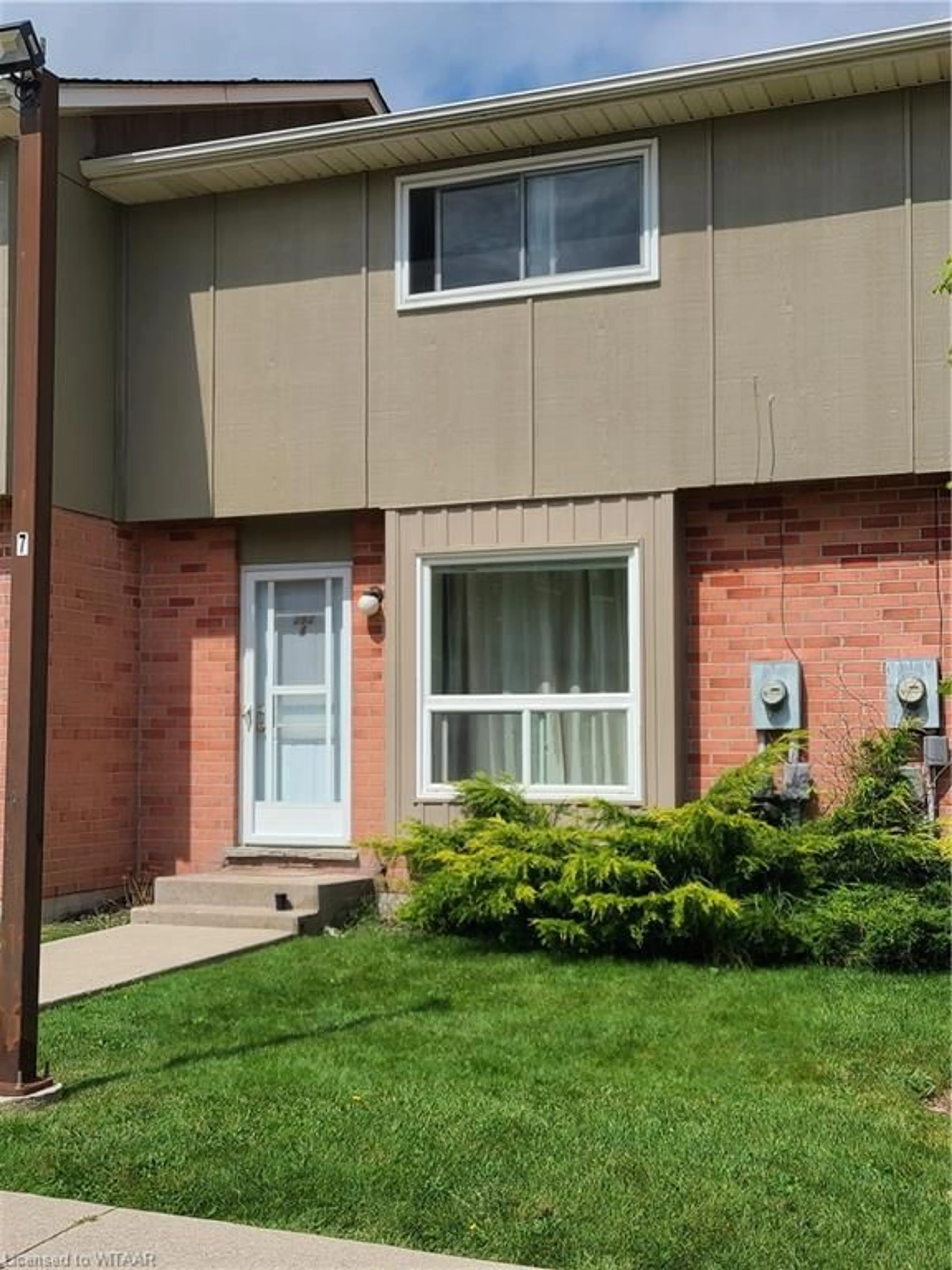 A pic from exterior of the house or condo for 392 Springbank Ave #4, Woodstock Ontario N4T 1L5