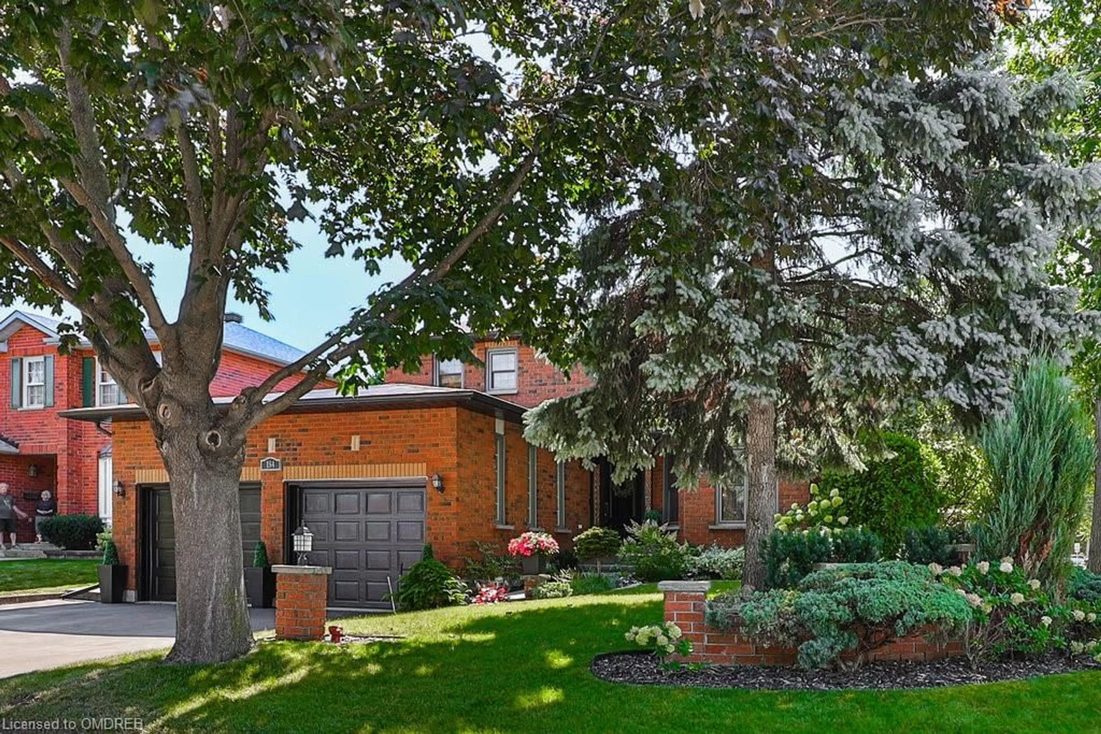 A pic from exterior of the house or condo, cottage for 184 Warner Dr, Oakville Ontario L6L 6E7