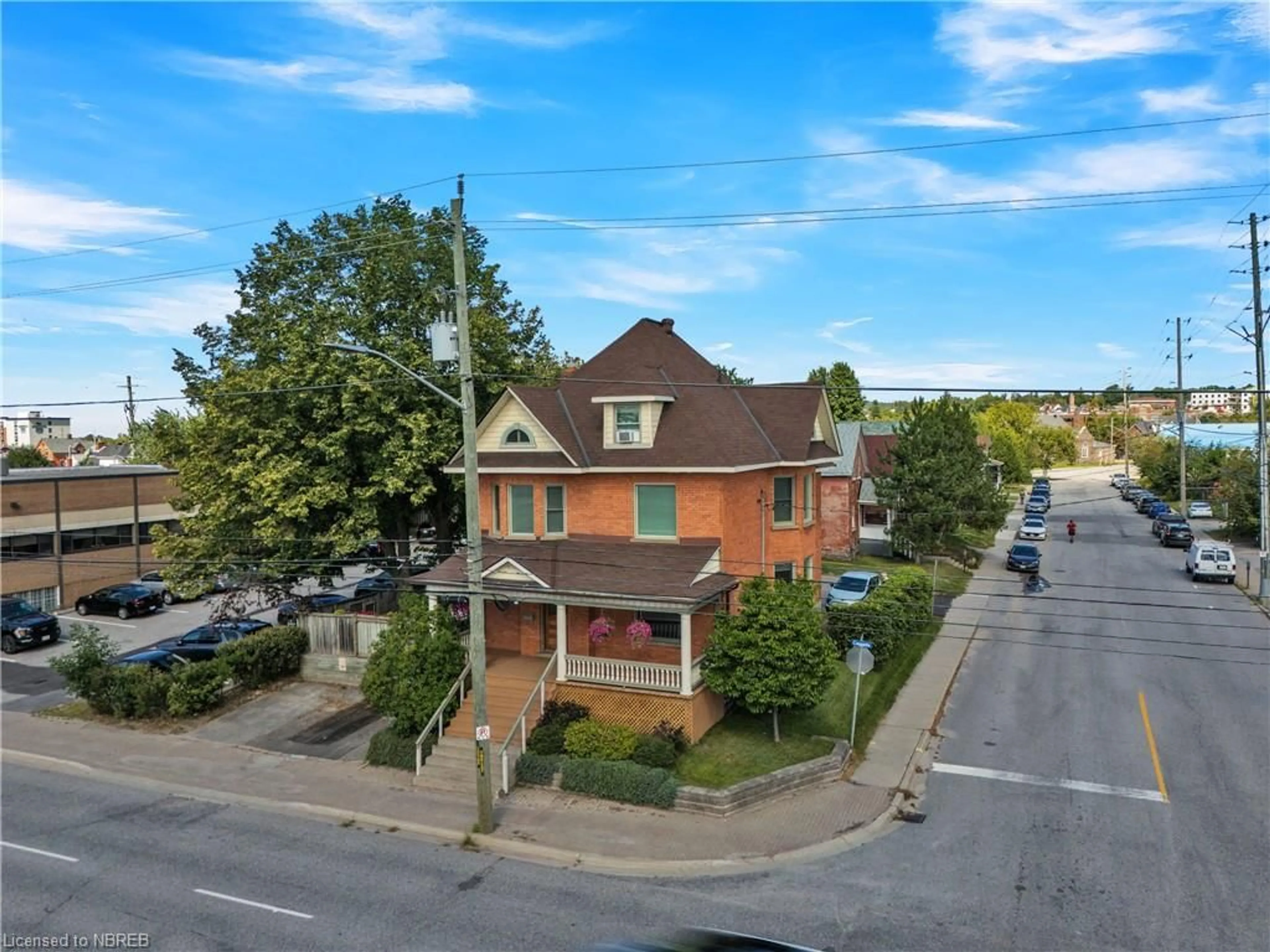 A pic from exterior of the house or condo, the street view for 592 Cassells St, North Bay Ontario P1B 3Z7