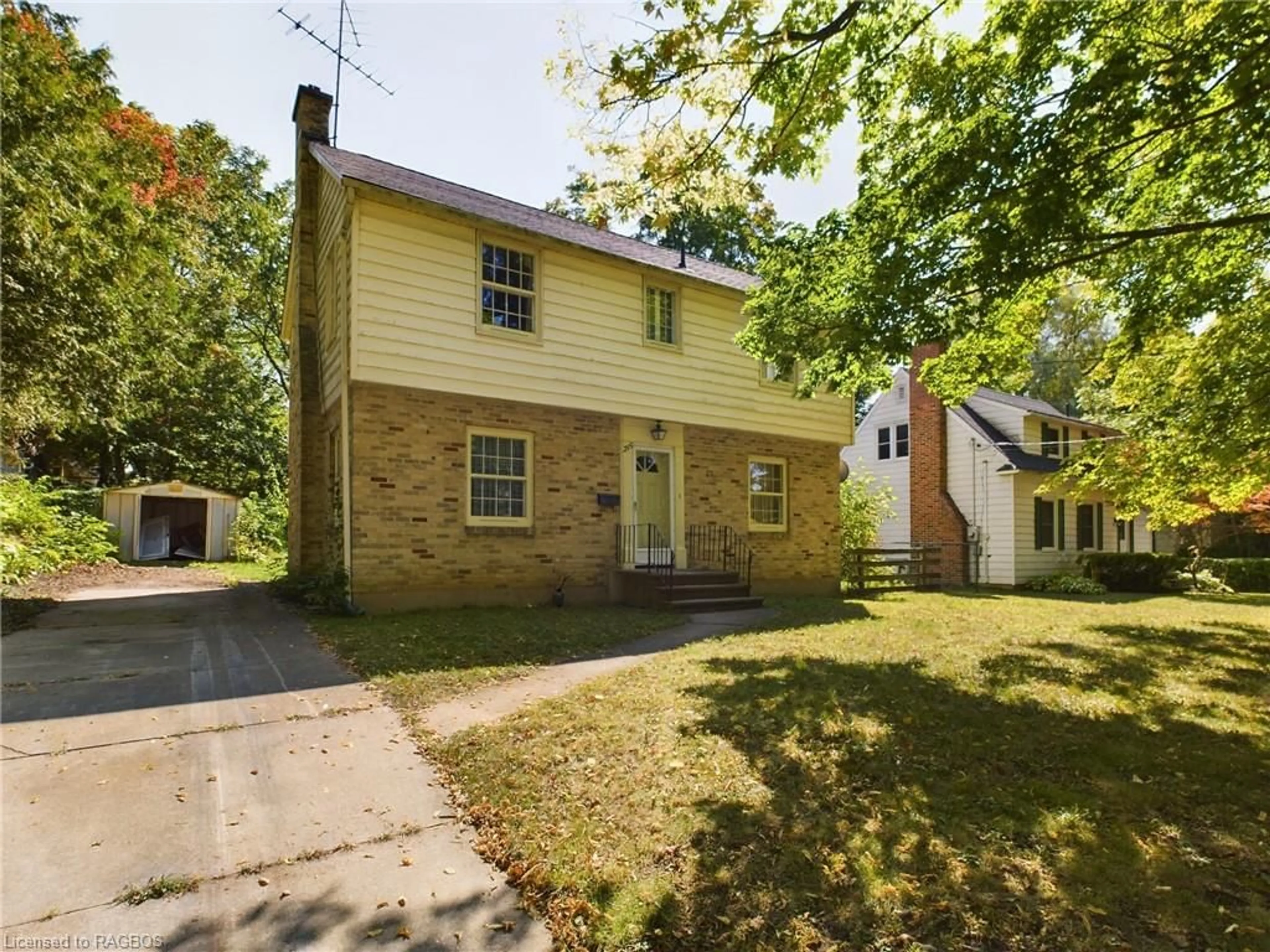 Frontside or backside of a home for 215 Catherine St, Wingham Ontario N0G 2W0