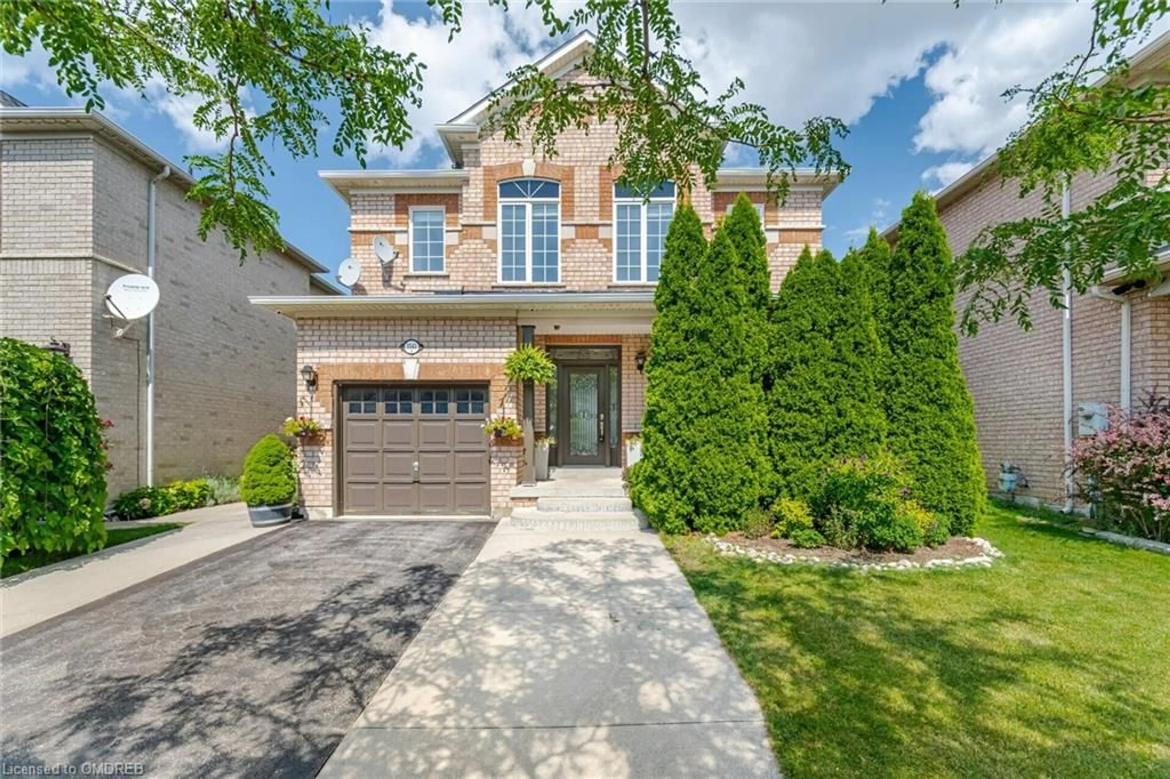 Home with brick exterior material for 3541 Jorie Cres, Mississauga Ontario L5M 7G5