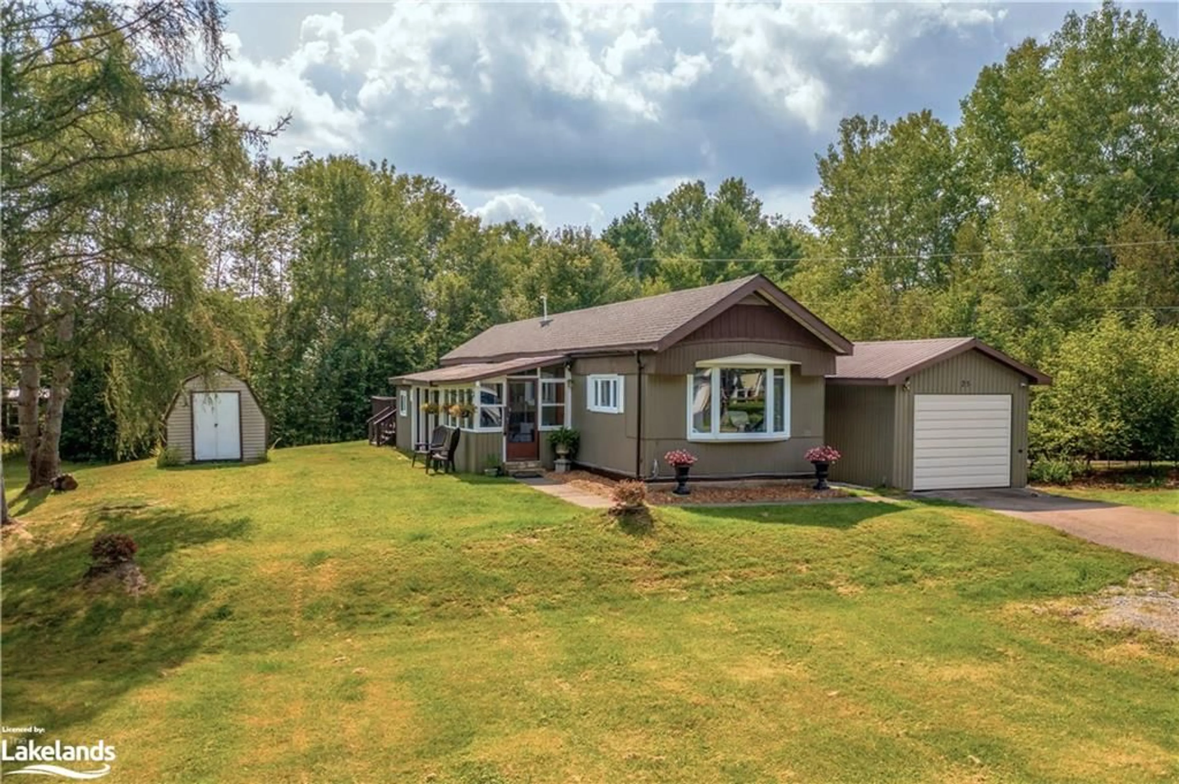 Frontside or backside of a home for 25 Mount Vernon Trail, Huntsville Ontario P1H 1E3