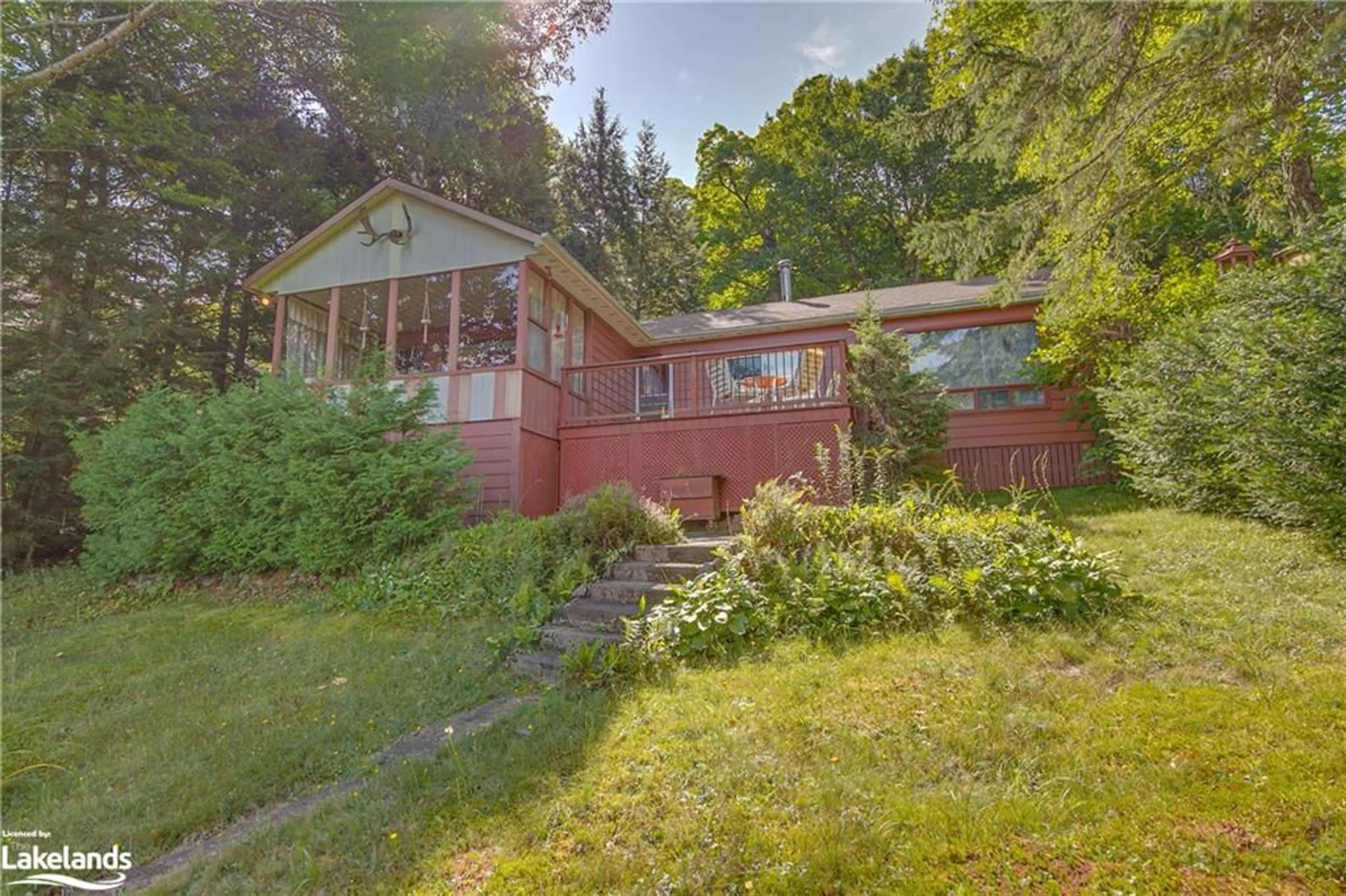 Cottage for 1072 Menominee Lake Rd, Lake Of Bays Ontario P0B 1A0