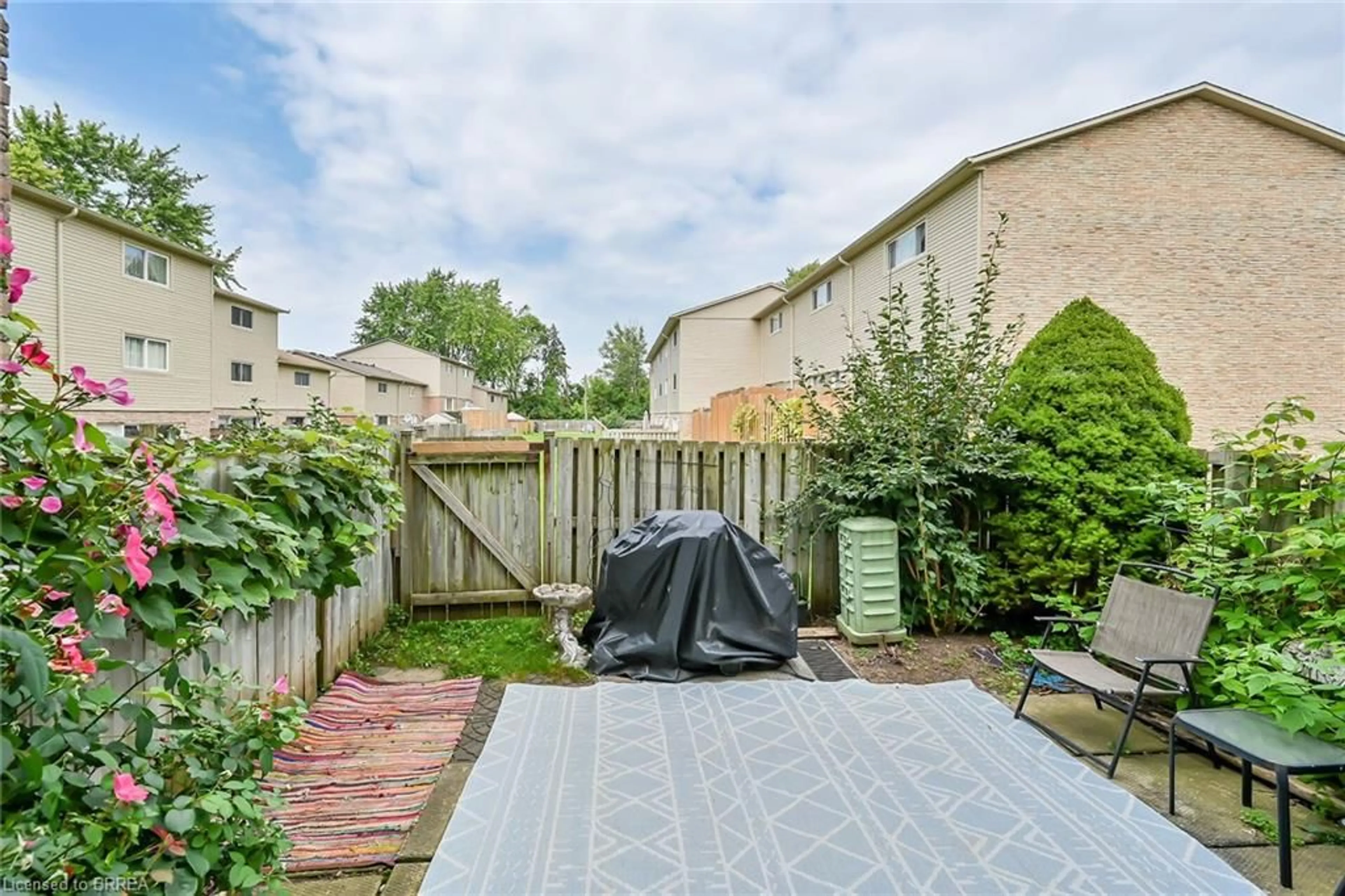 Fenced yard for 508C Grey St, Brantford Ontario N3S 7L4