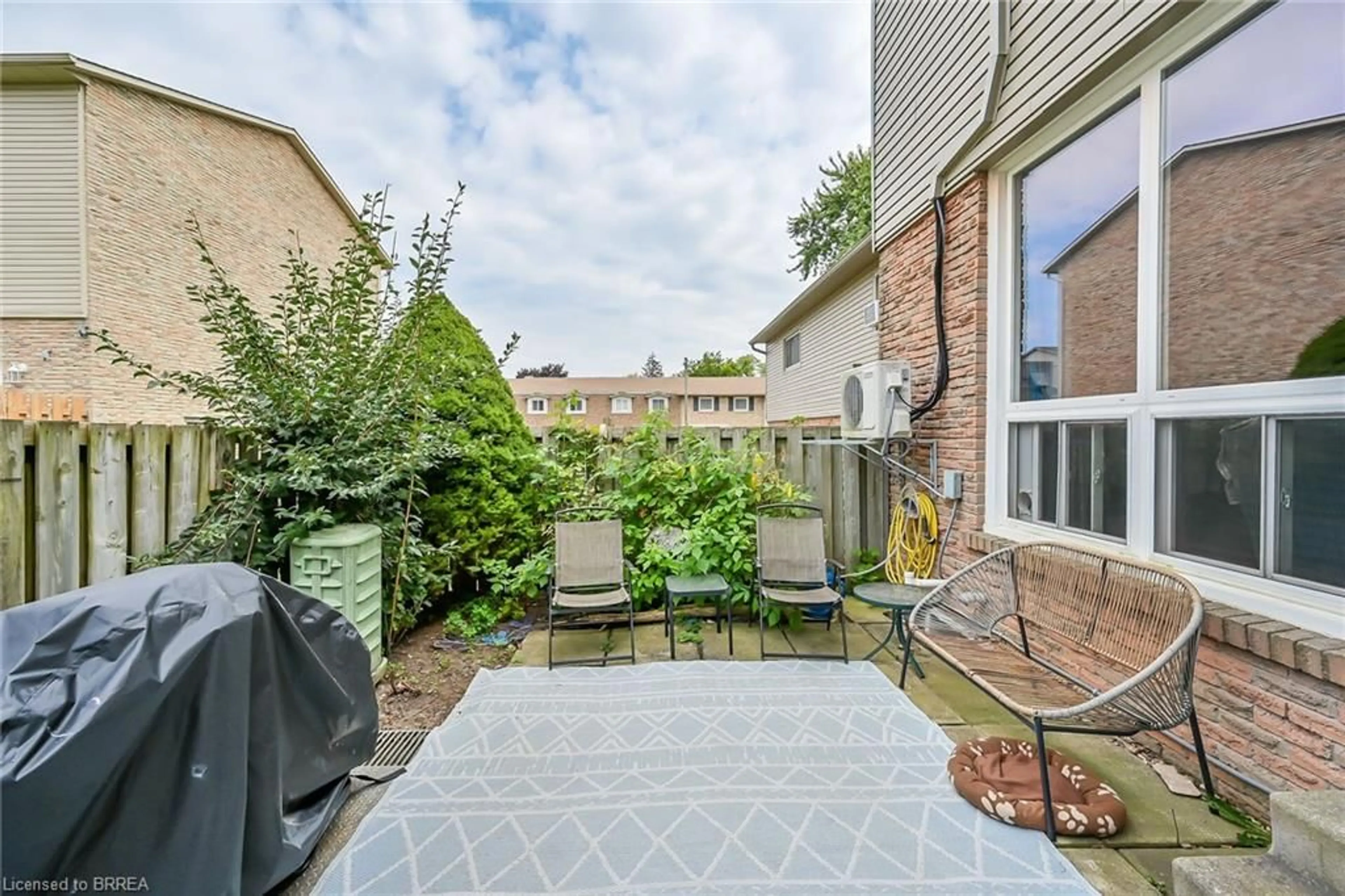 Patio for 508C Grey St, Brantford Ontario N3S 7L4