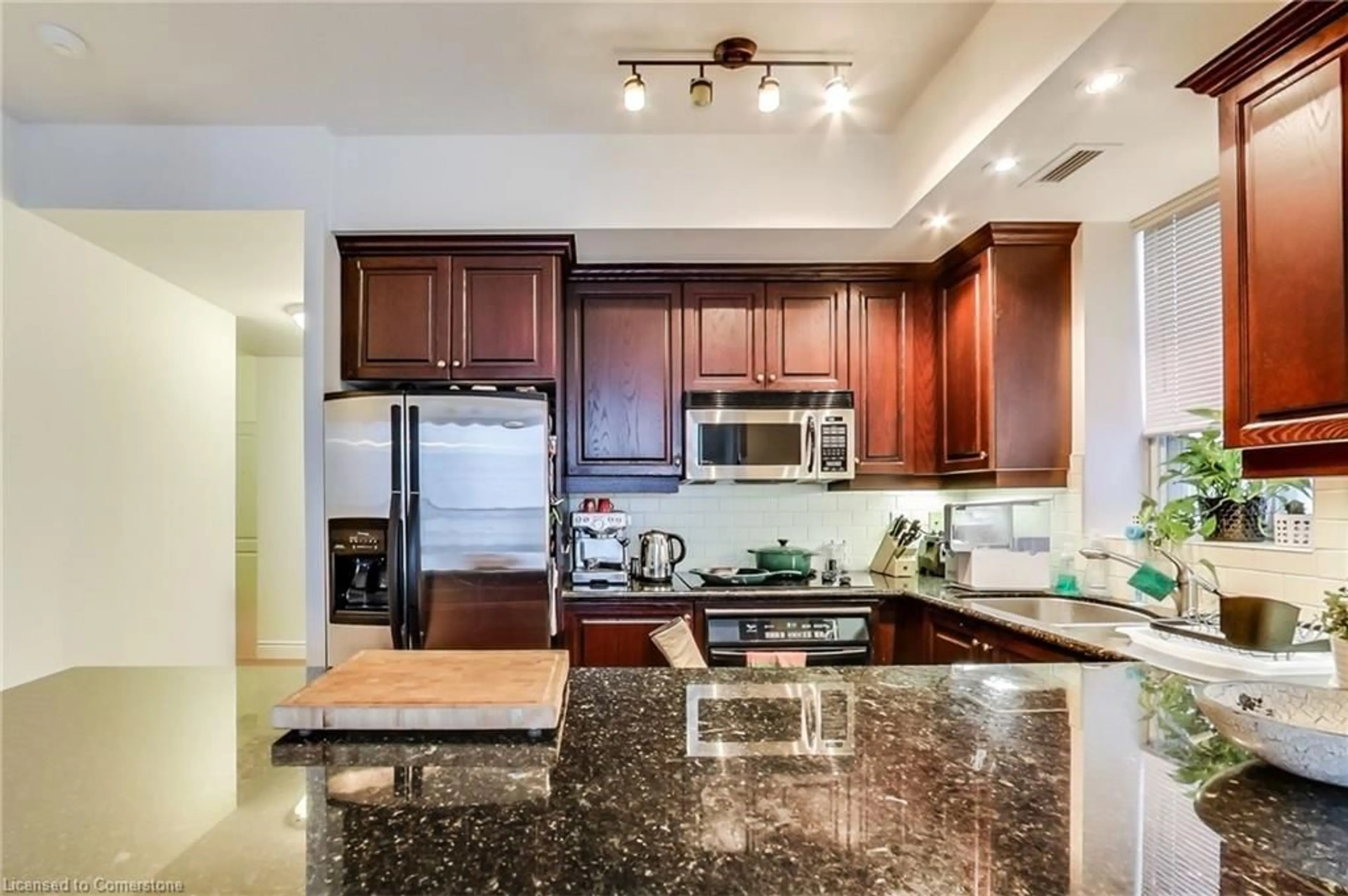 Open concept kitchen for 77 Mcmurrich St #310, Toronto Ontario M5R 3V3
