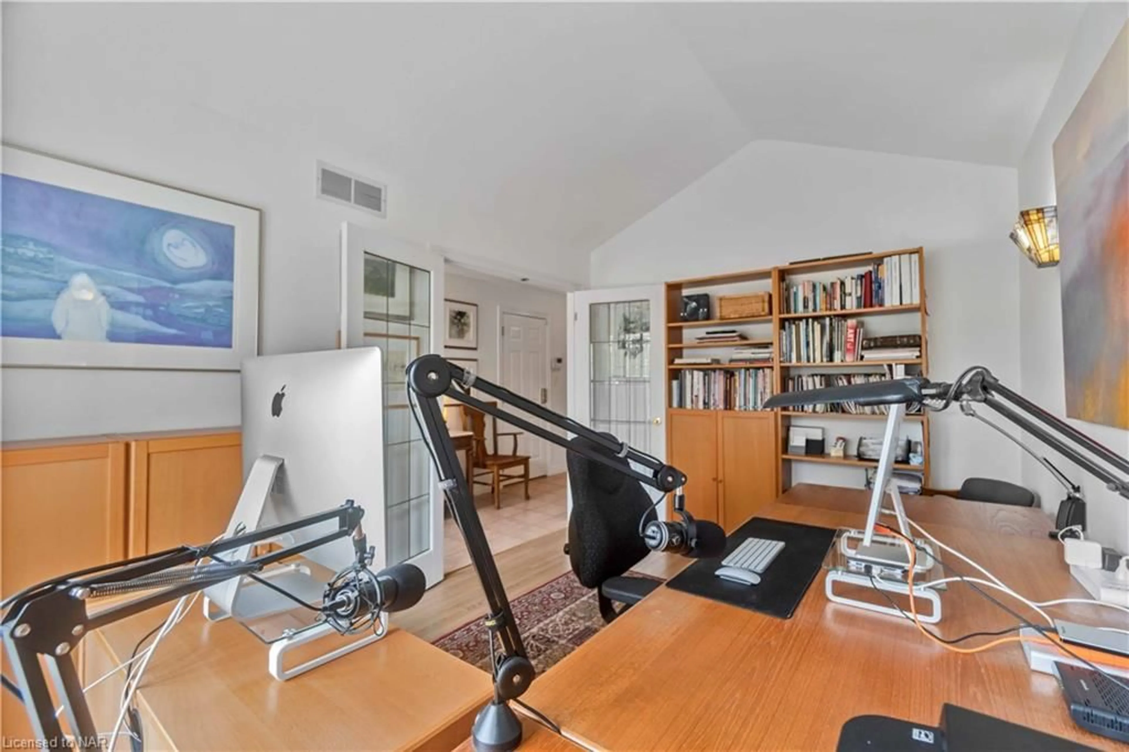 Gym or fitness room, wood floors for 47 Stonegate Pl, Fonthill Ontario L0S 1E3