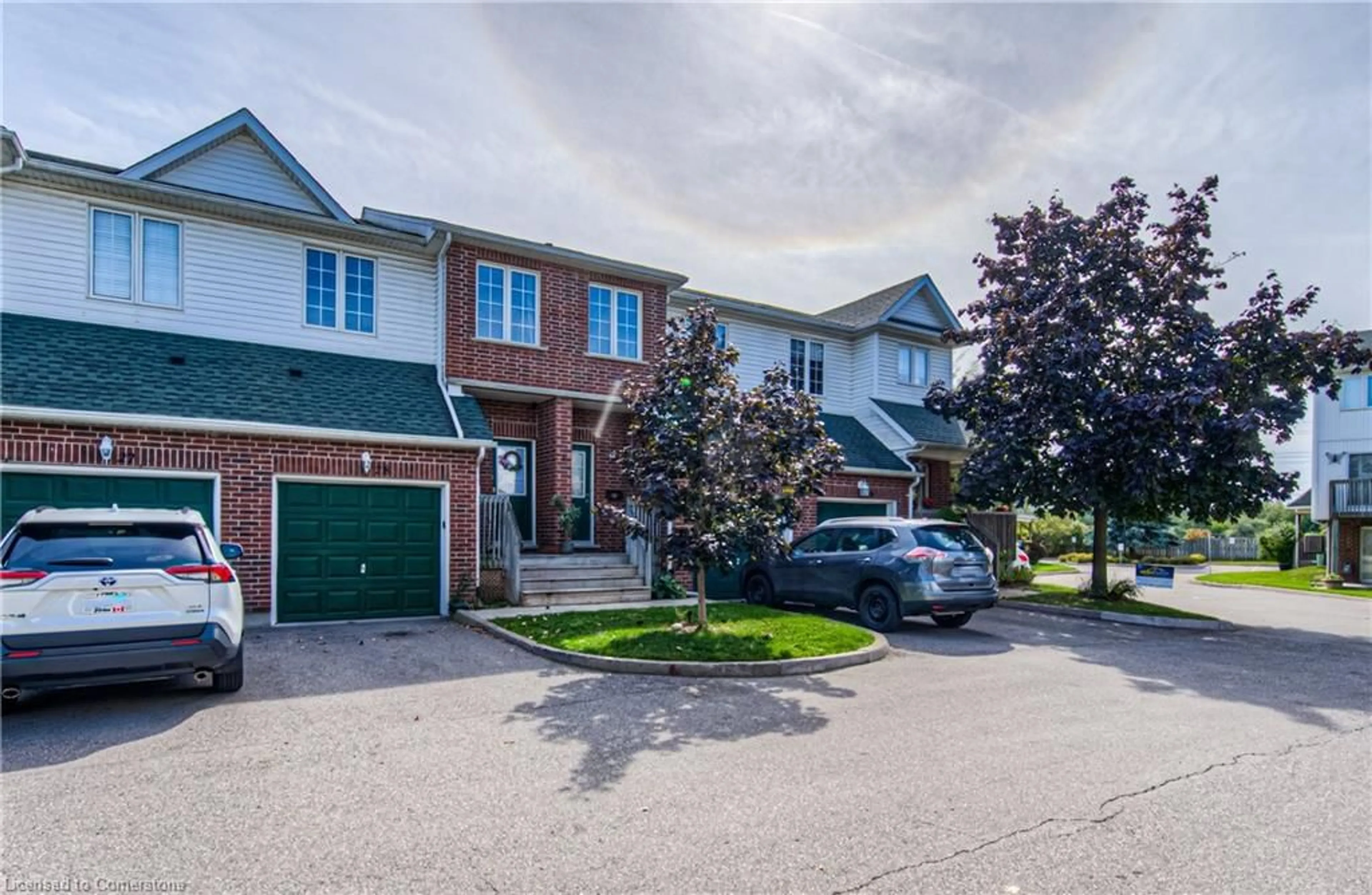 A pic from outside/outdoor area/front of a property/back of a property/a pic from drone, street for 42 Green Valley Dr #28, Kitchener Ontario N2P 2C3