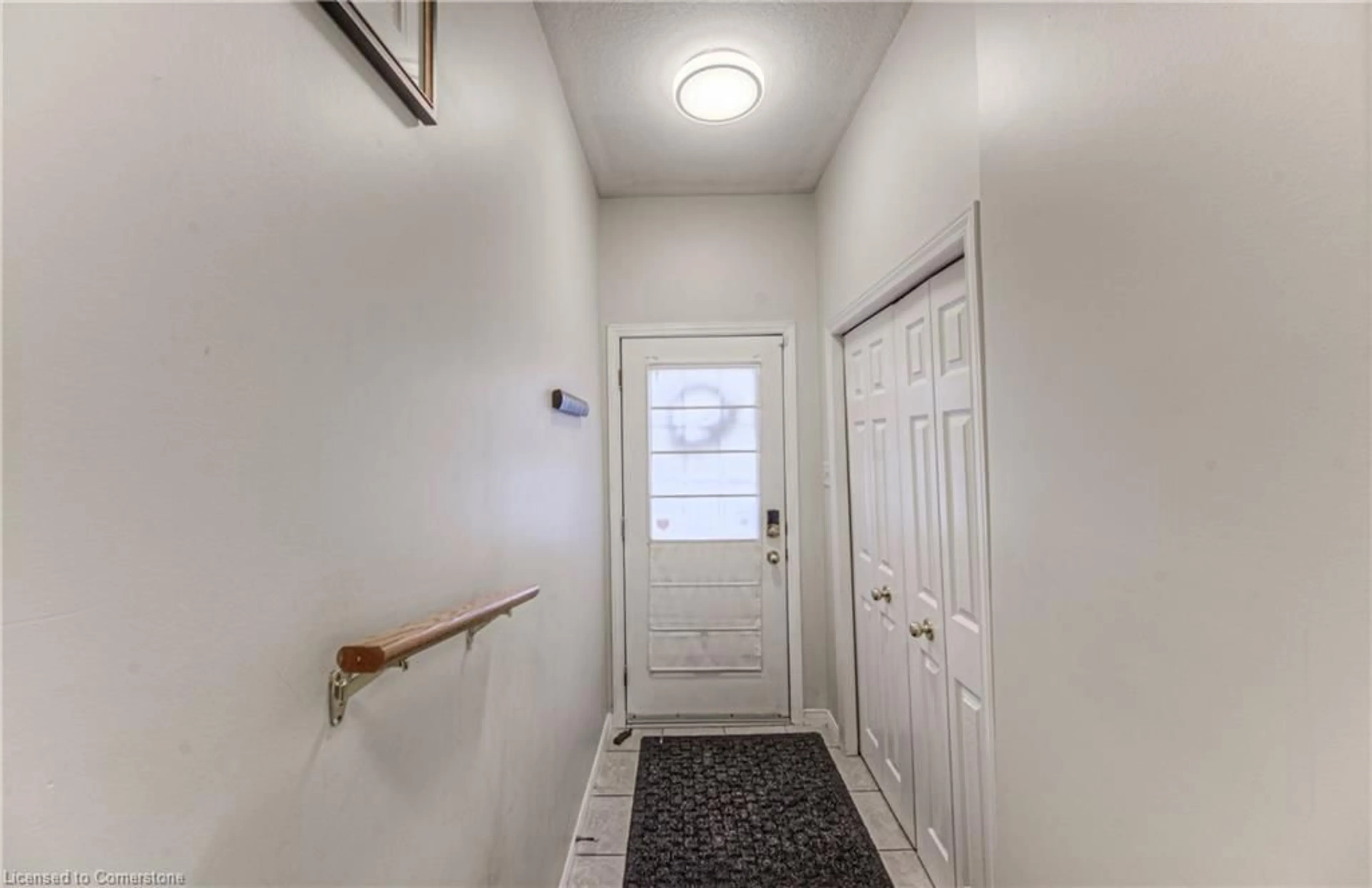 Indoor entryway for 42 Green Valley Dr #28, Kitchener Ontario N2P 2C3