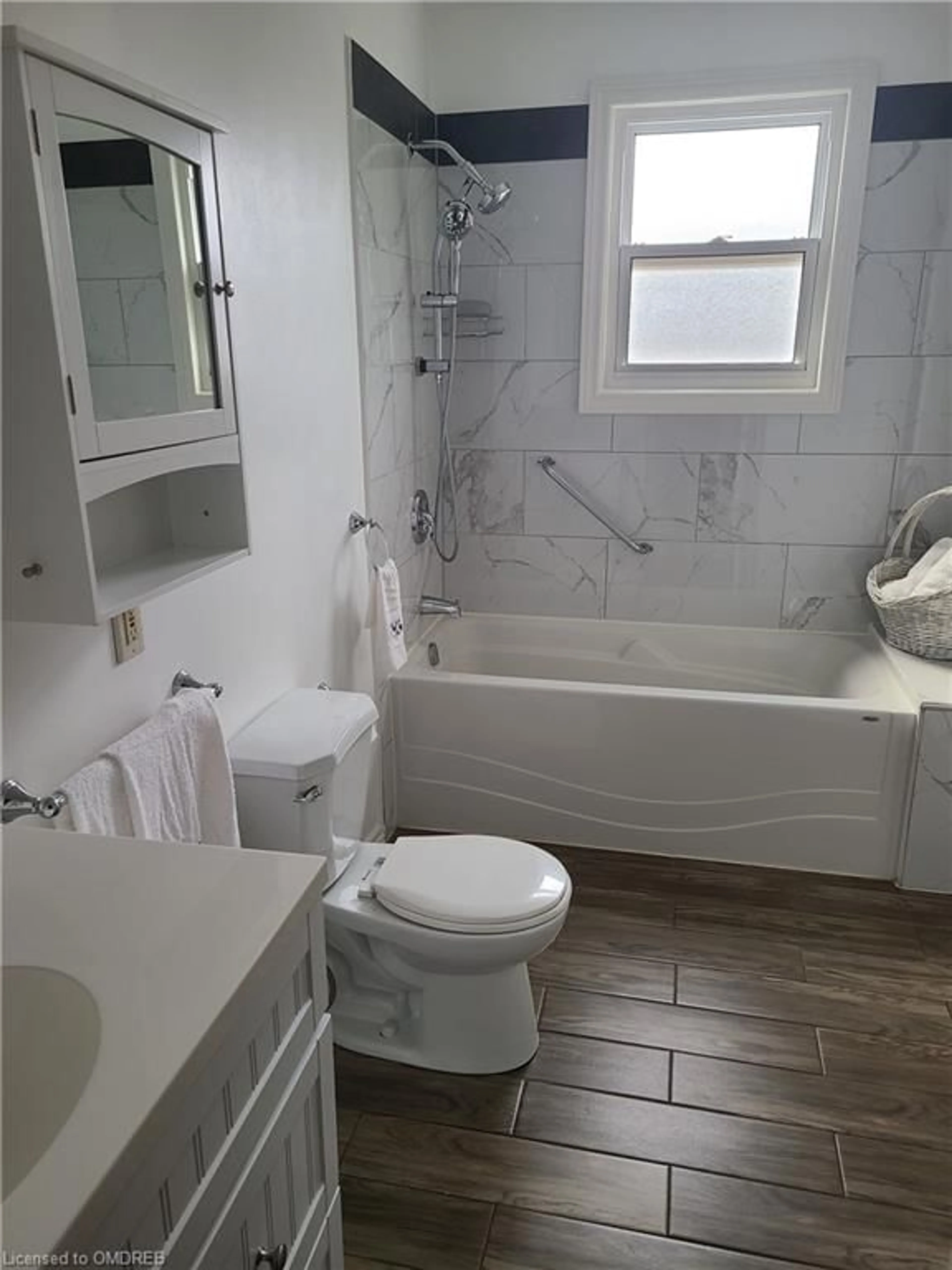 Bathroom for 46 Ludlow Cres, Brantford Ontario N3P 1X1