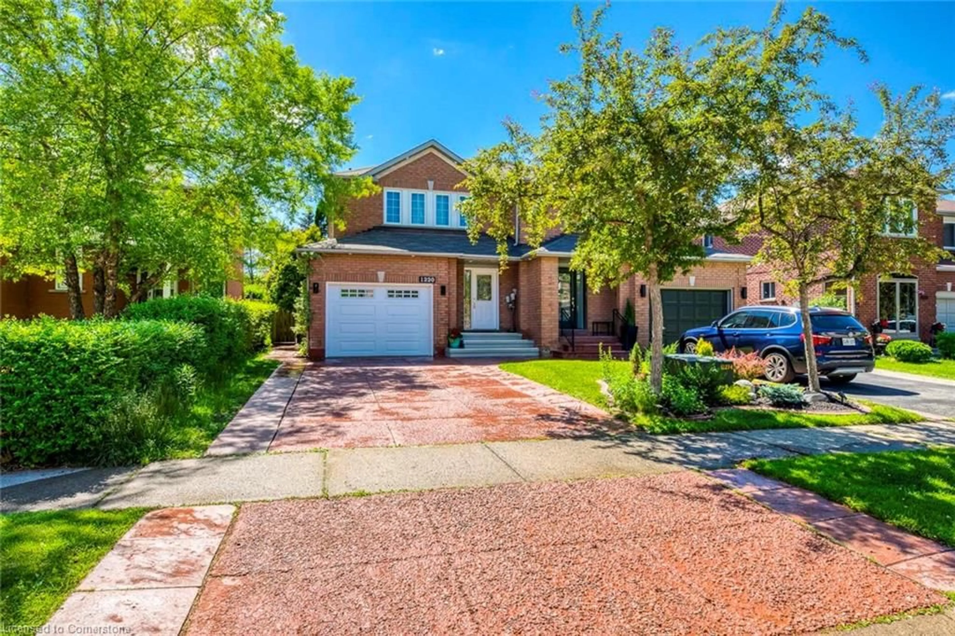 Home with brick exterior material for 1220 Old Oak Dr, Oakville Ontario L6M 3K6