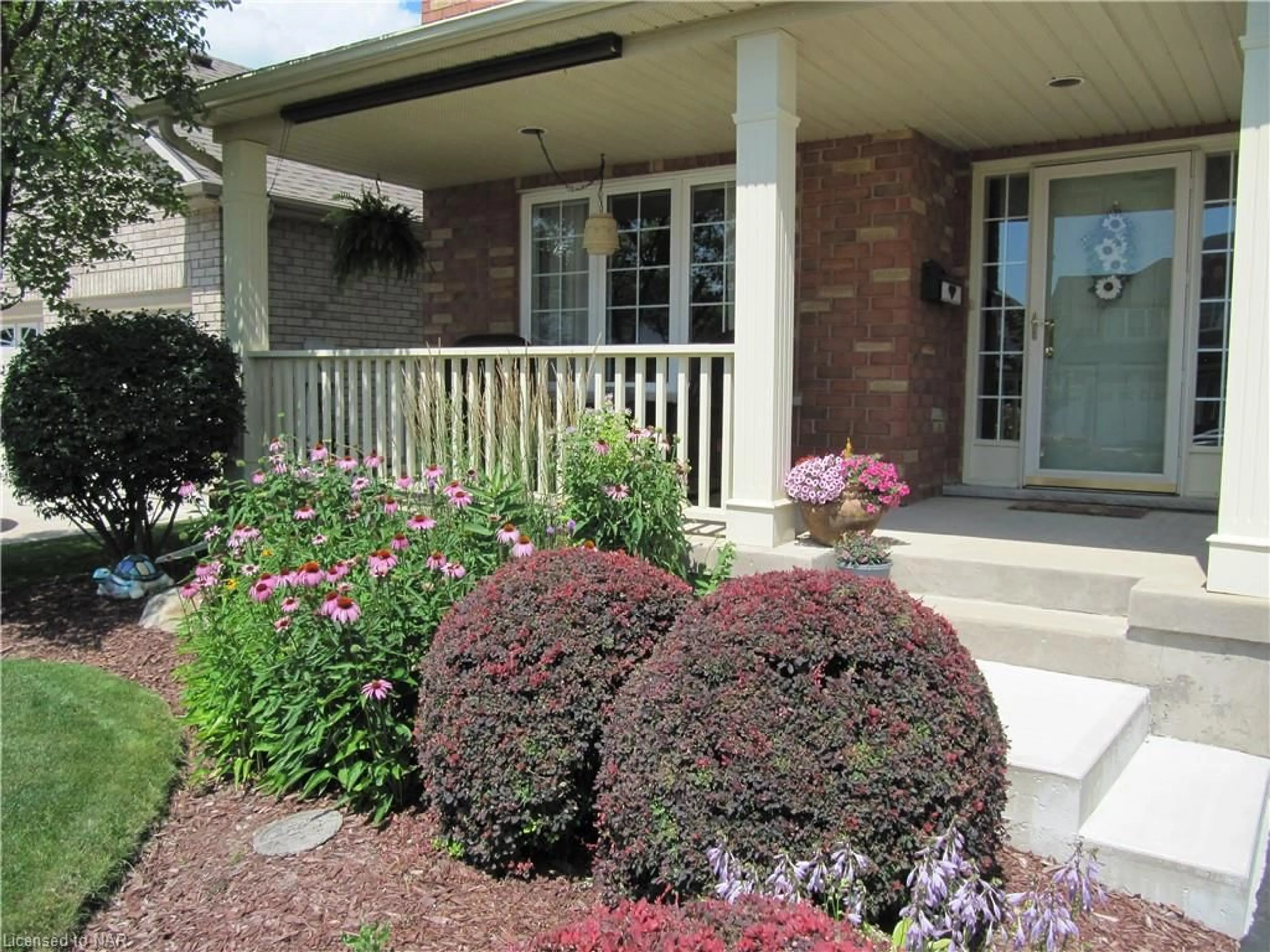 Indoor entryway for 36 Honey Locust Cir, Thorold Ontario L2V 5E2