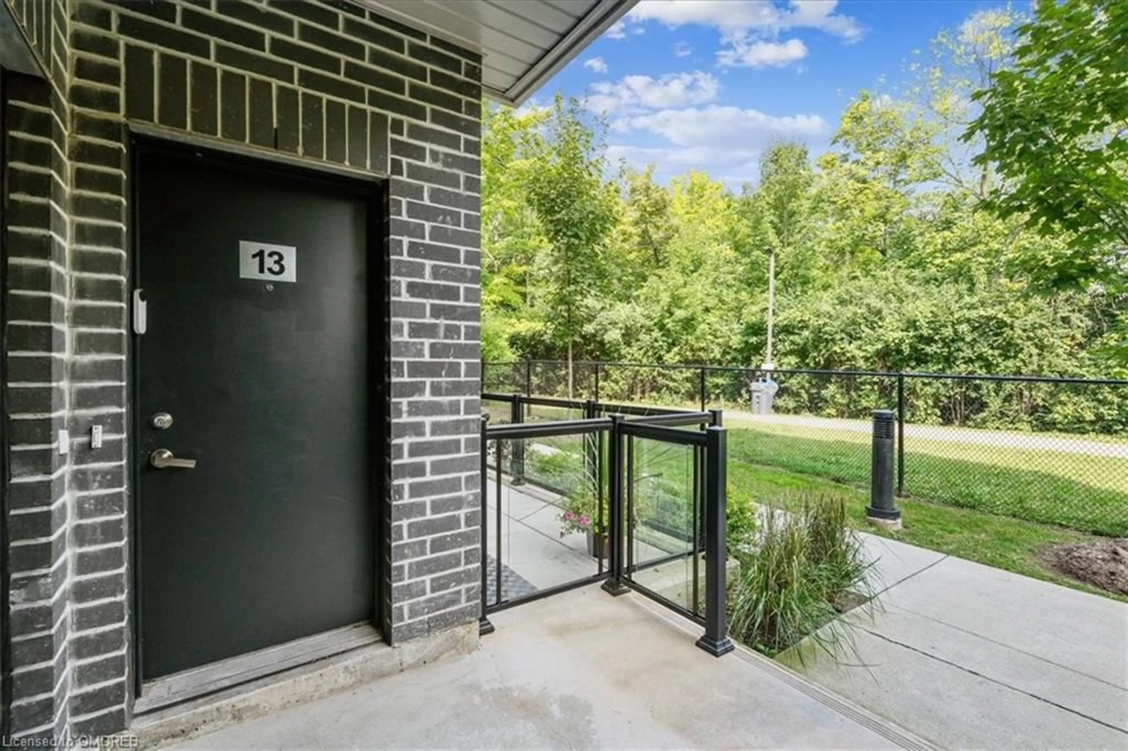 Indoor entryway, cement floor for 3483 Widdicombe Way #13, Mississauga Ontario L5L 0B8
