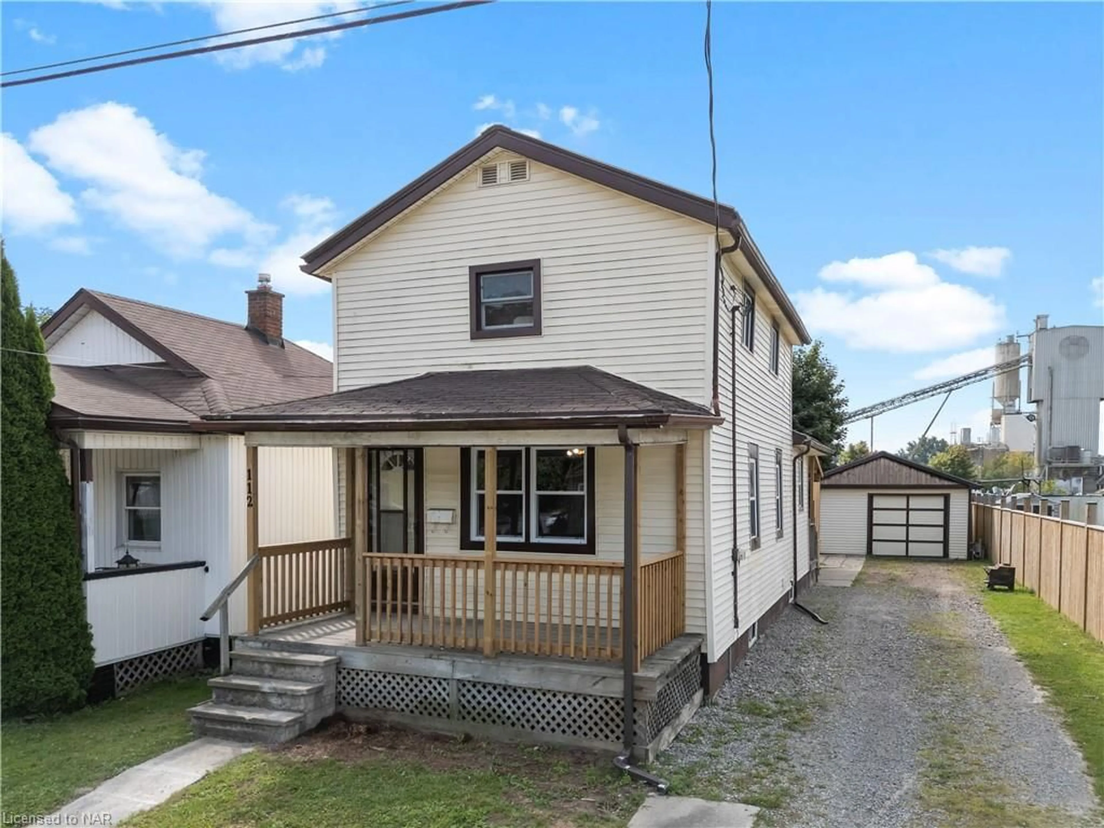 Frontside or backside of a home, cottage for 112 Clara St, Thorold Ontario L2V 1K1