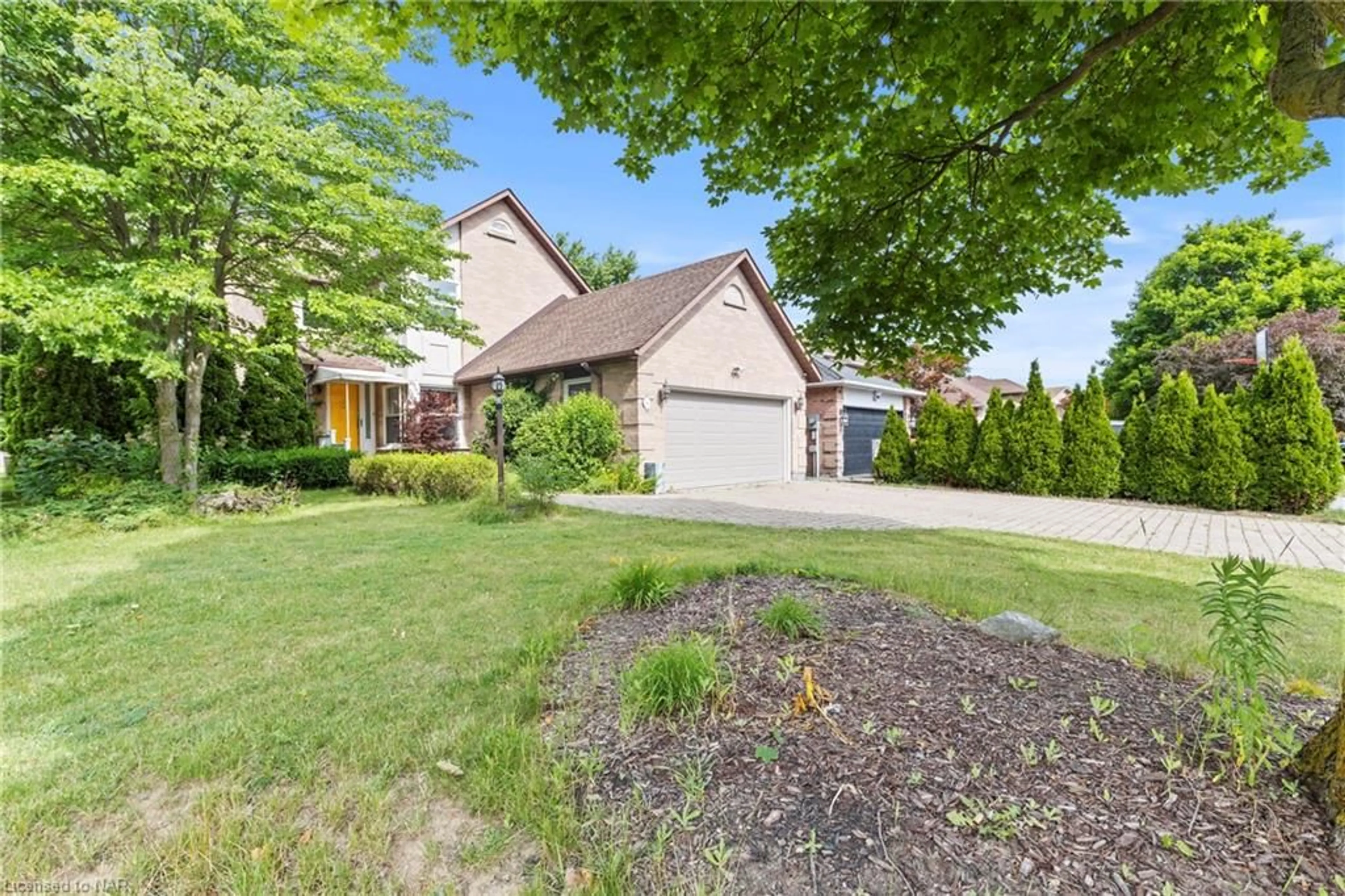 Frontside or backside of a home, cottage for 66 Elderwood Dr, St. Catharines Ontario L2S 3E7