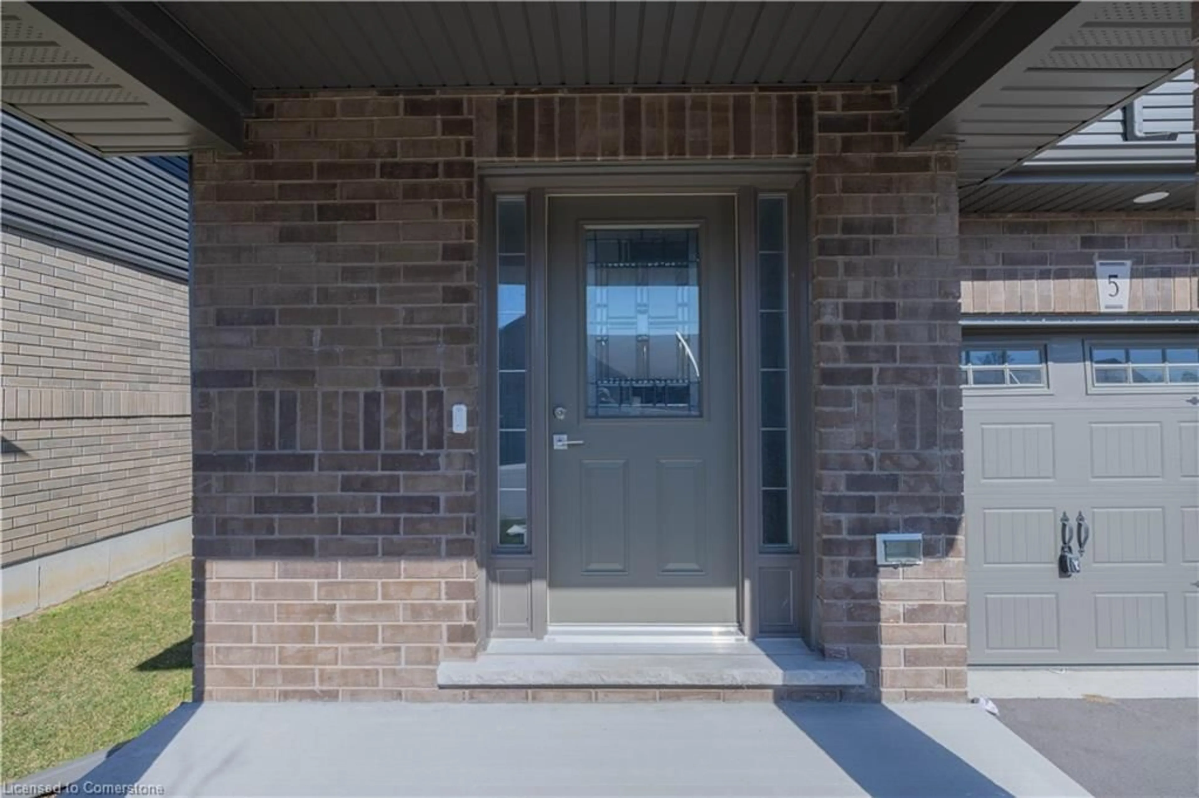 Indoor entryway for 29 Schuyler St #5, Paris Ontario N3L 0J2