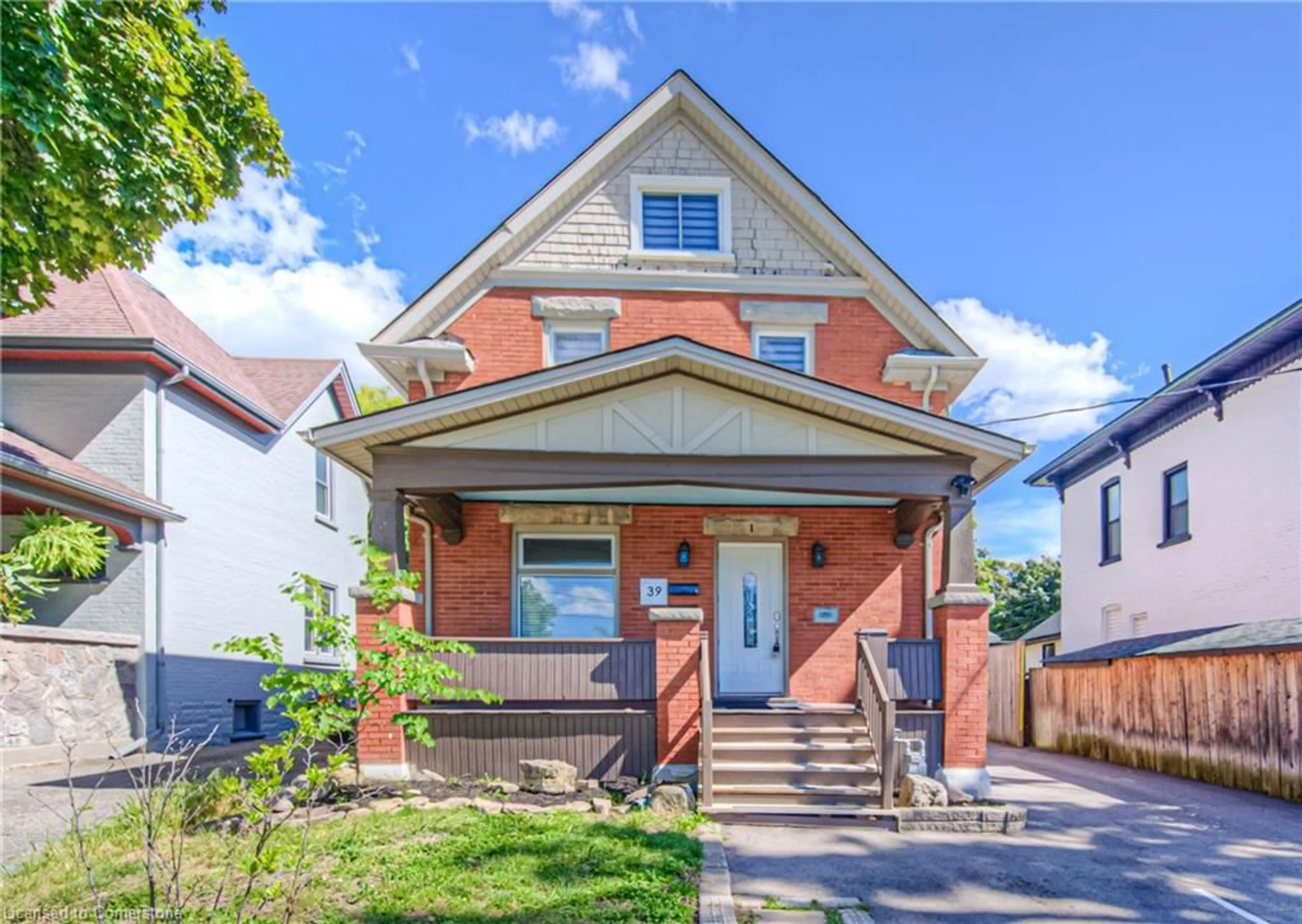 Frontside or backside of a home for 39 Cameron St, Kitchener Ontario N2H 3A2