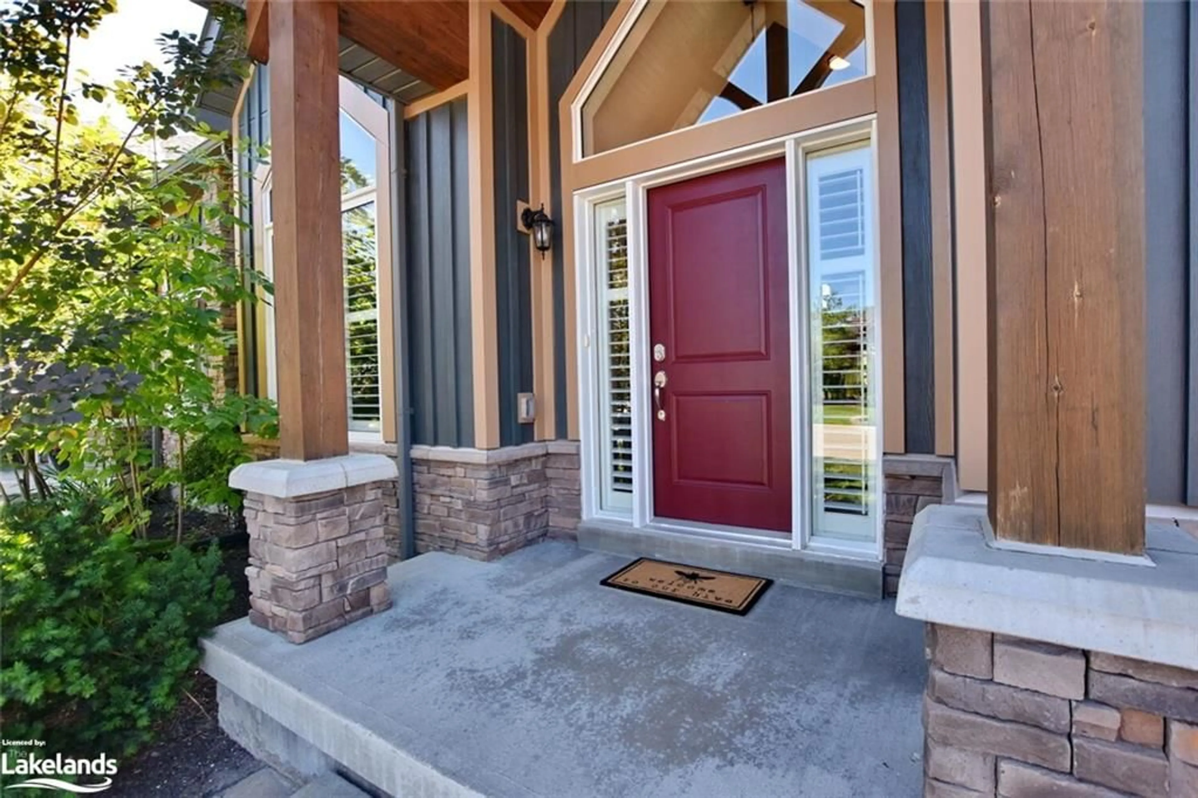 Indoor entryway, wood floors for 18 Robbie Way, Collingwood Ontario L9Y 0X5