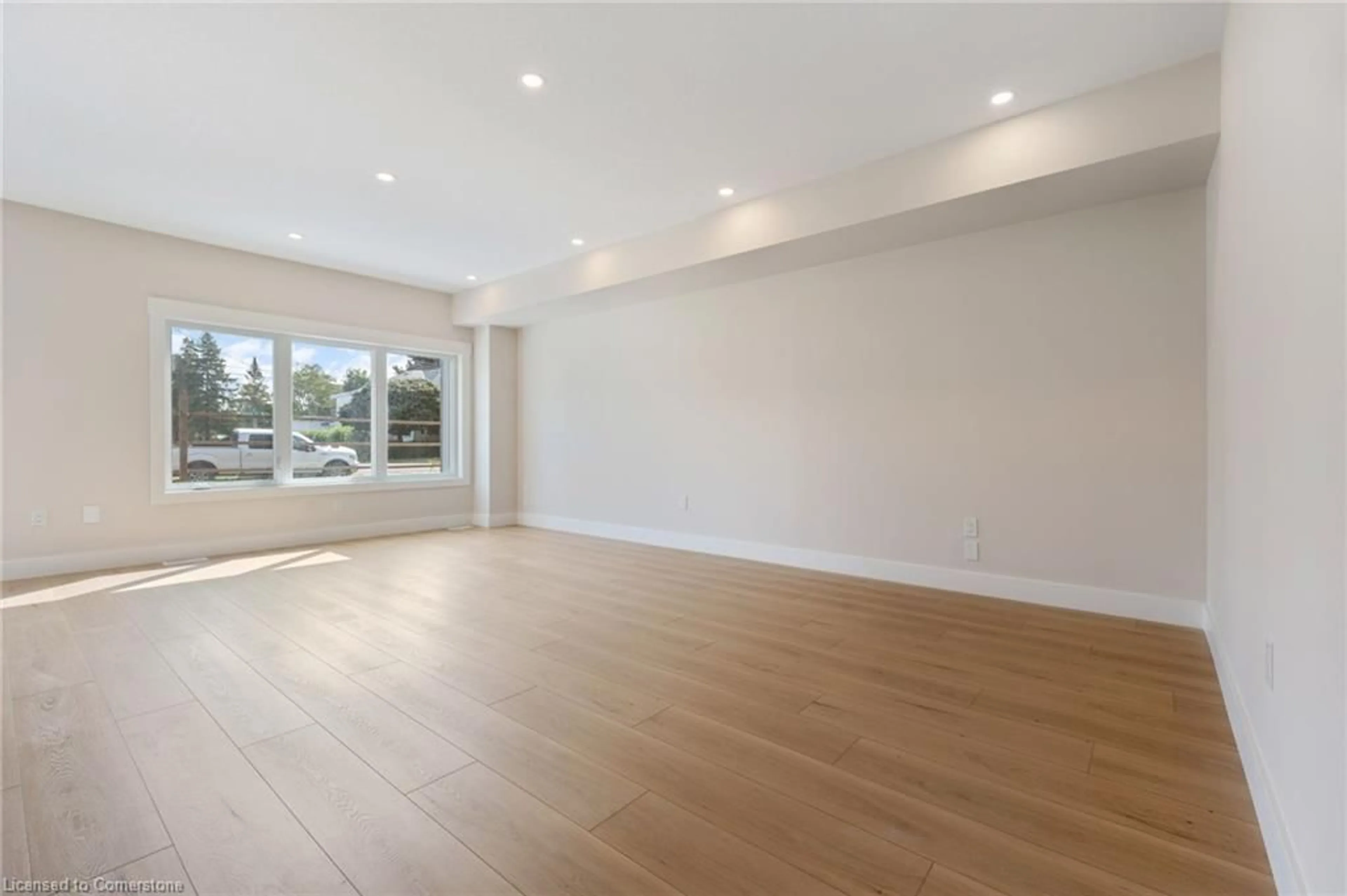 A pic of a room, wood floors for 127 Amber St, Waterford Ontario N0E 1Y0