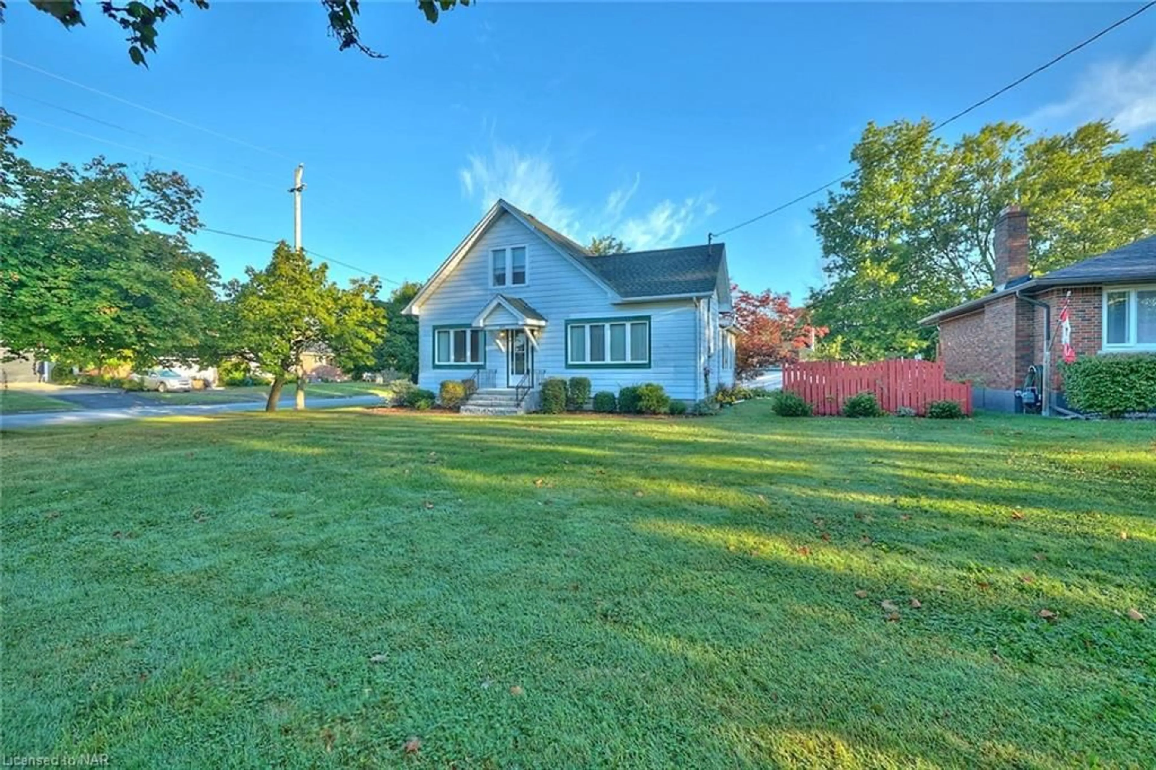 A pic from exterior of the house or condo, cottage for 205 Murray St, Fort Erie Ontario L2A 2B7