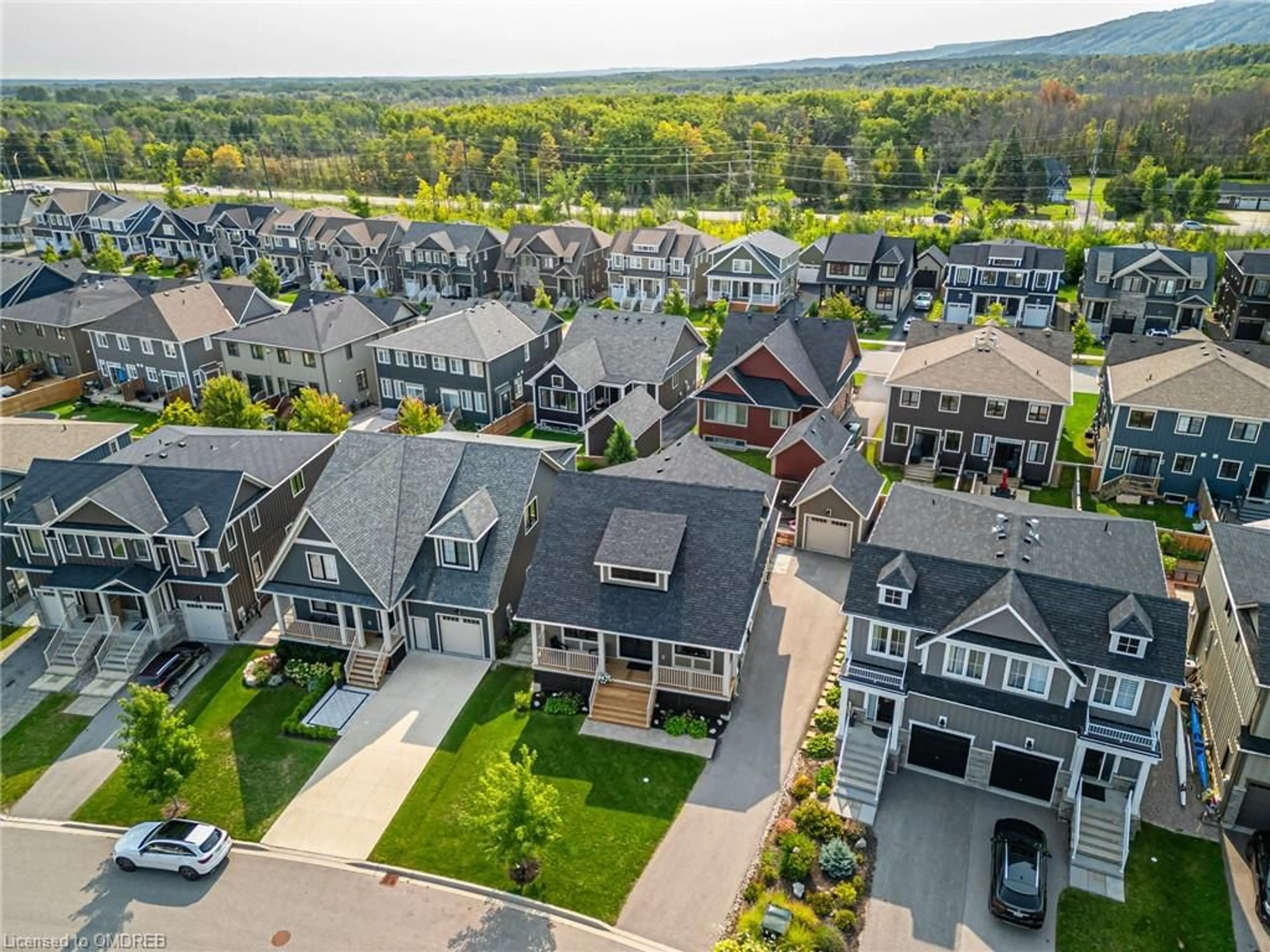 Frontside or backside of a home, the street view for 337 Yellow Birch Cres, The Blue Mountains Ontario L9Y 0Y5