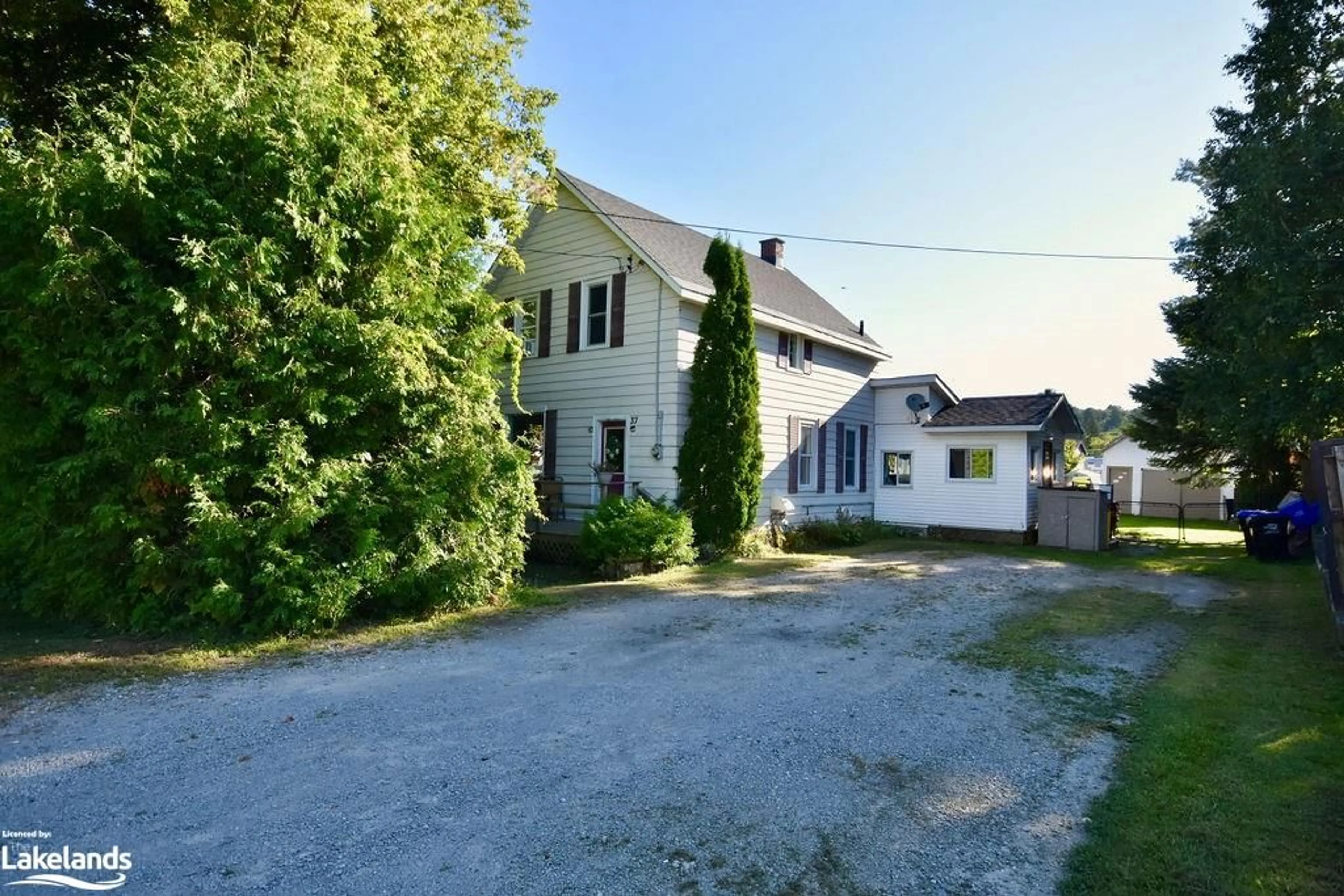 Frontside or backside of a home, cottage for 37 Chatham St, Penetanguishene Ontario L9M 1C1