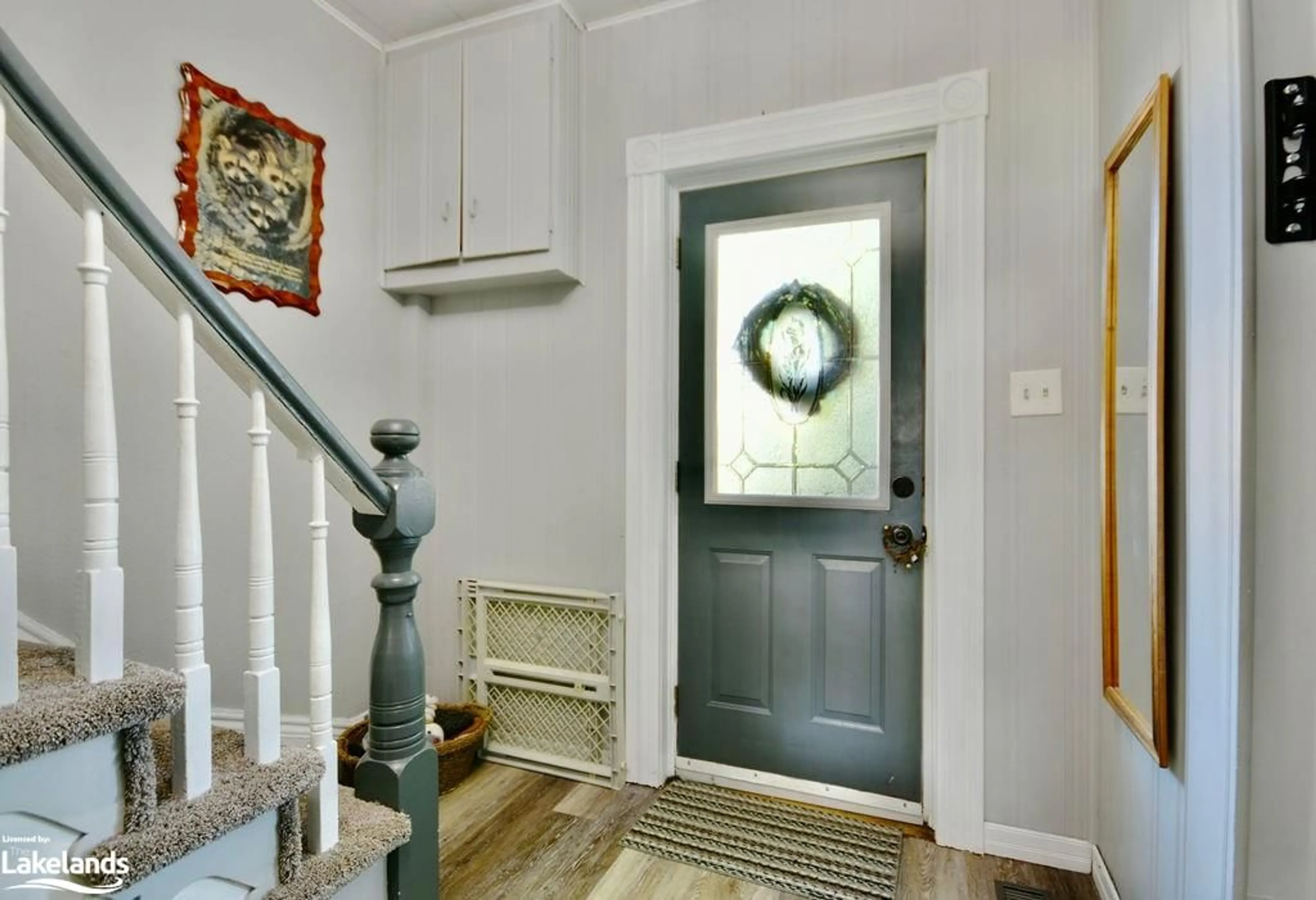 Indoor entryway, wood floors for 37 Chatham St, Penetanguishene Ontario L9M 1C1