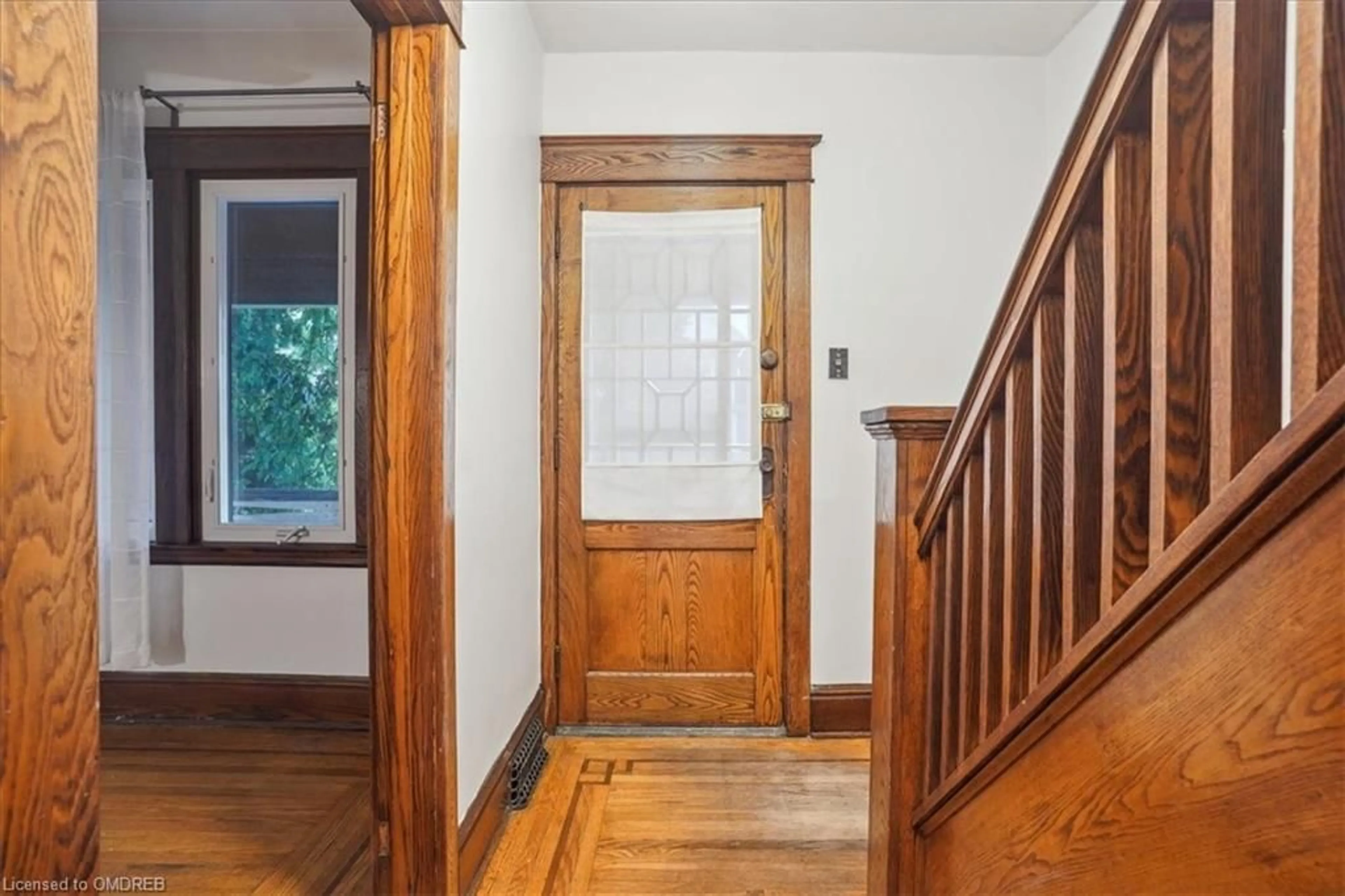 Indoor foyer, wood floors for 16 Senator Ave, Hamilton Ontario L8L 1Z4