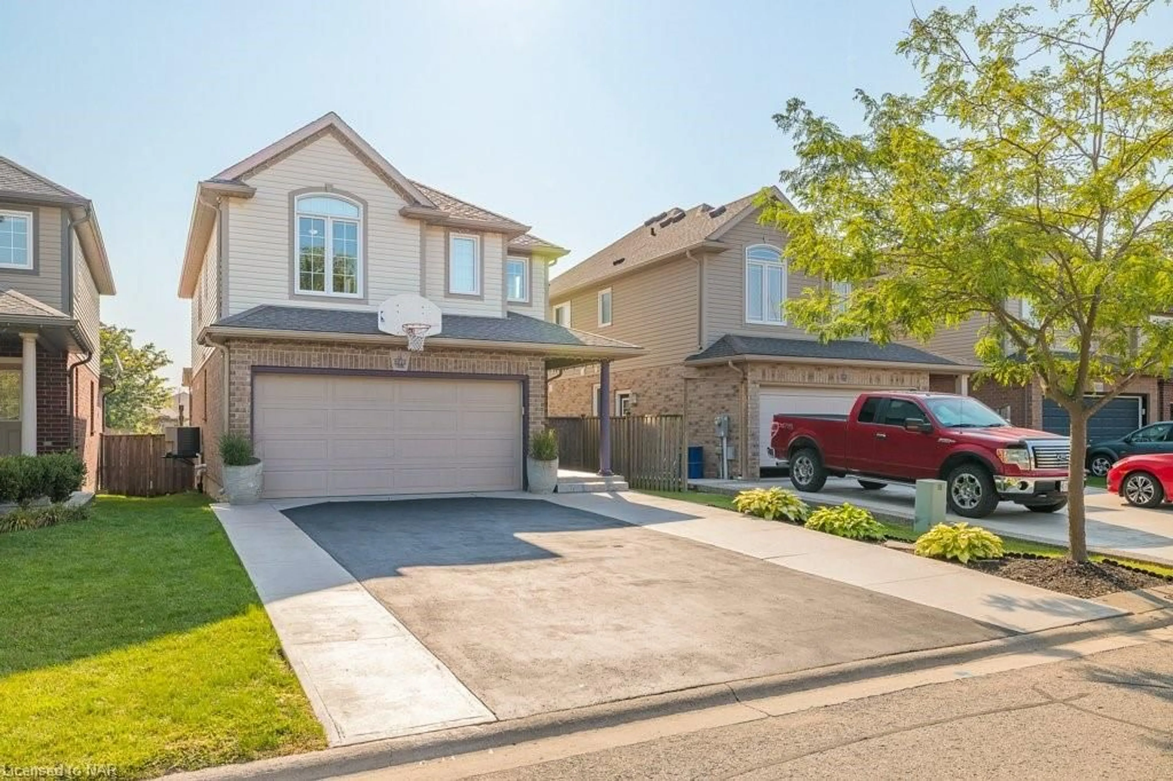 Frontside or backside of a home, the street view for 6622 Mary Dr, Niagara Falls Ontario L2H 0B5