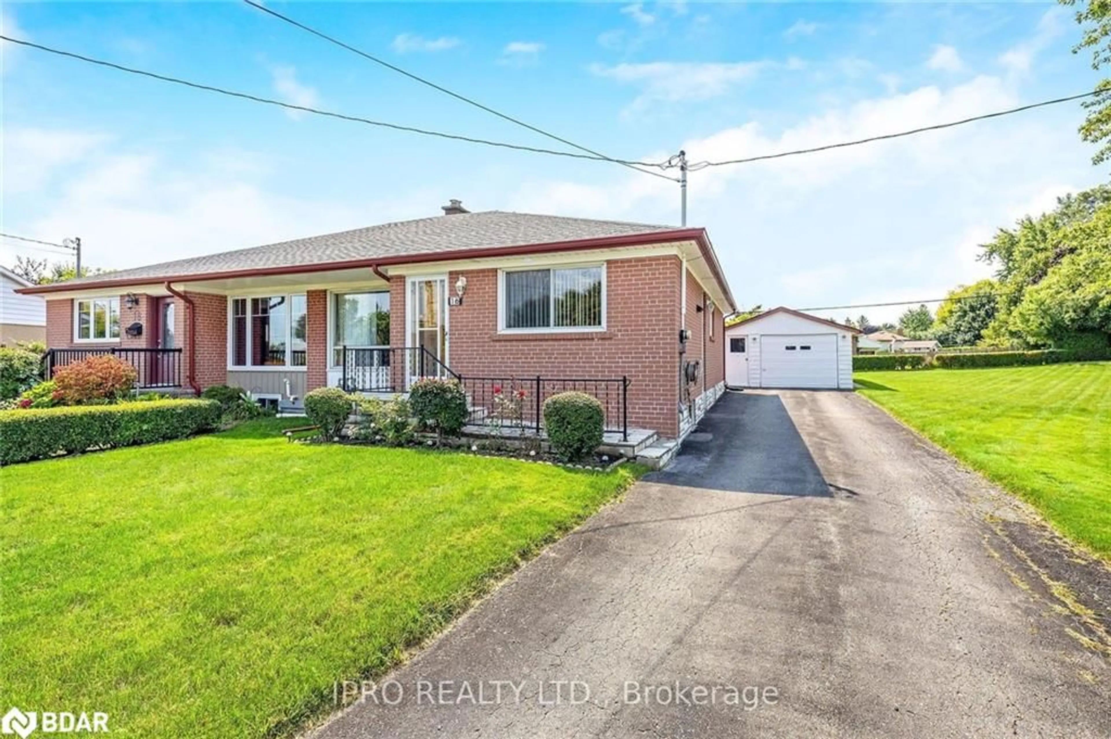 Frontside or backside of a home for 16 Langstone Cres, Georgetown Ontario L7G 2K6