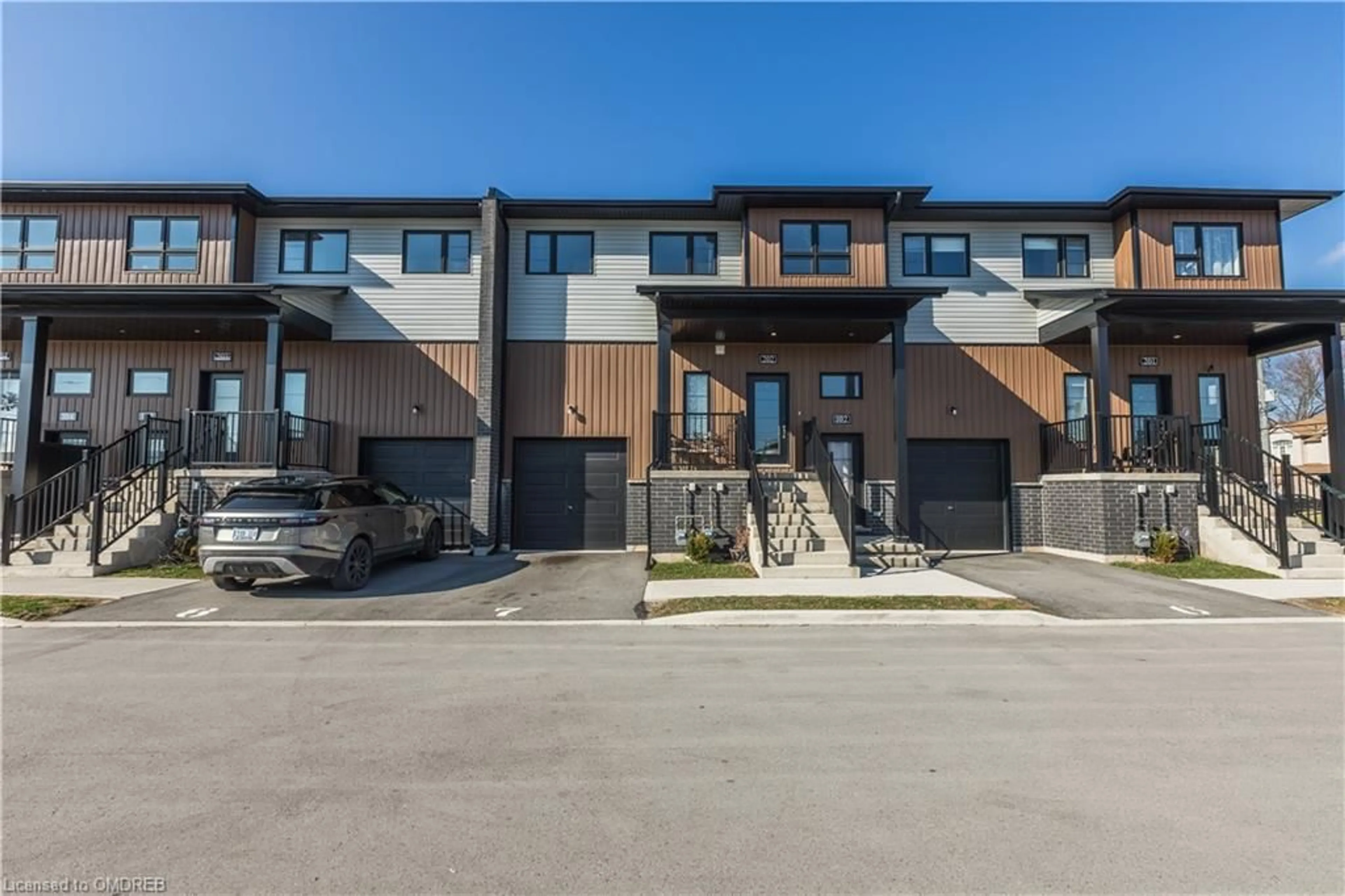 A pic from exterior of the house or condo for 6591 Montrose Rd #202, Niagara Falls Ontario L2H 1M3