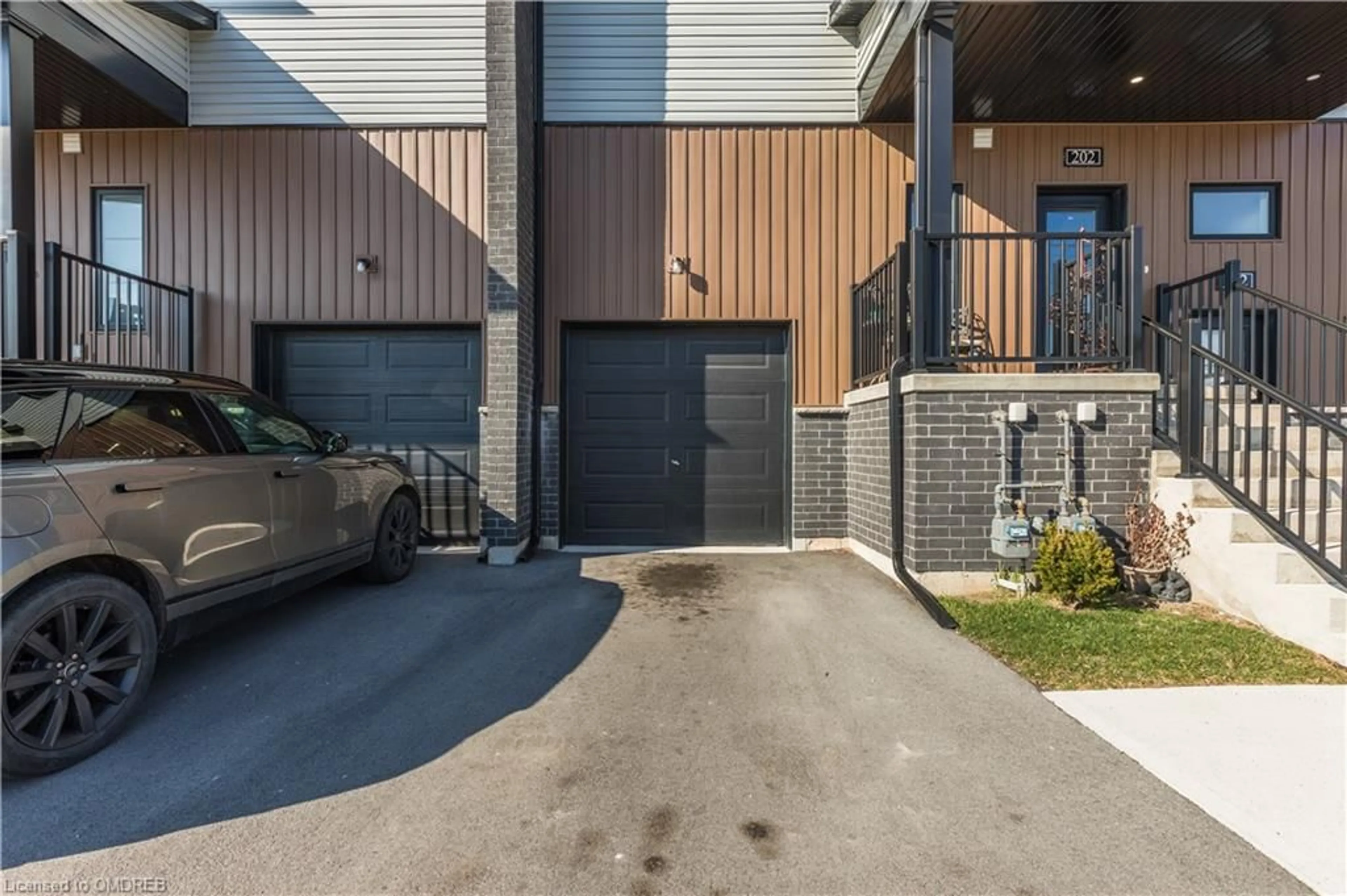 A pic from exterior of the house or condo for 6591 Montrose Rd #202, Niagara Falls Ontario L2H 1M3