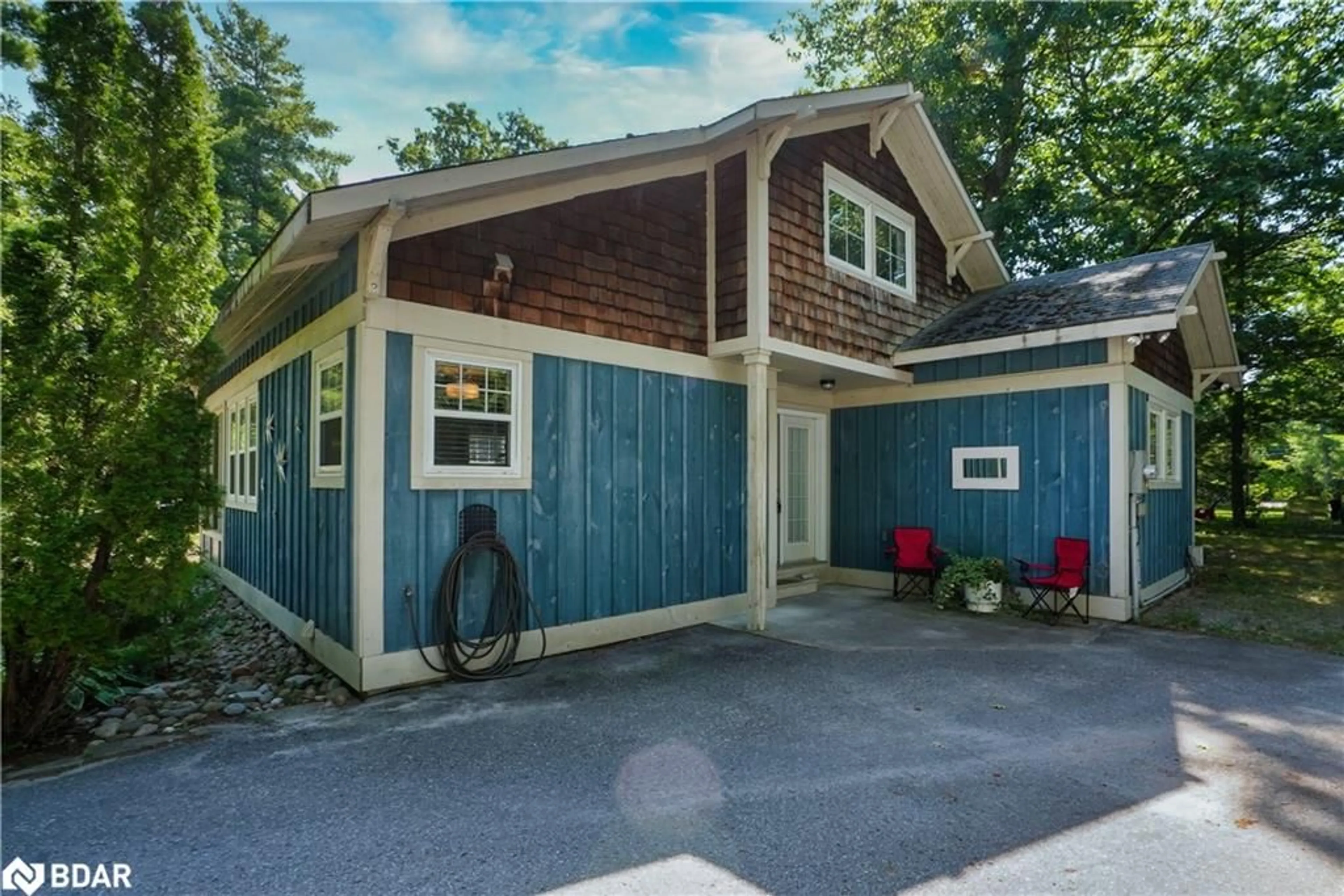 Indoor garage for 11 Rosemary Rd, Tiny Twp Ontario L0L 2T0