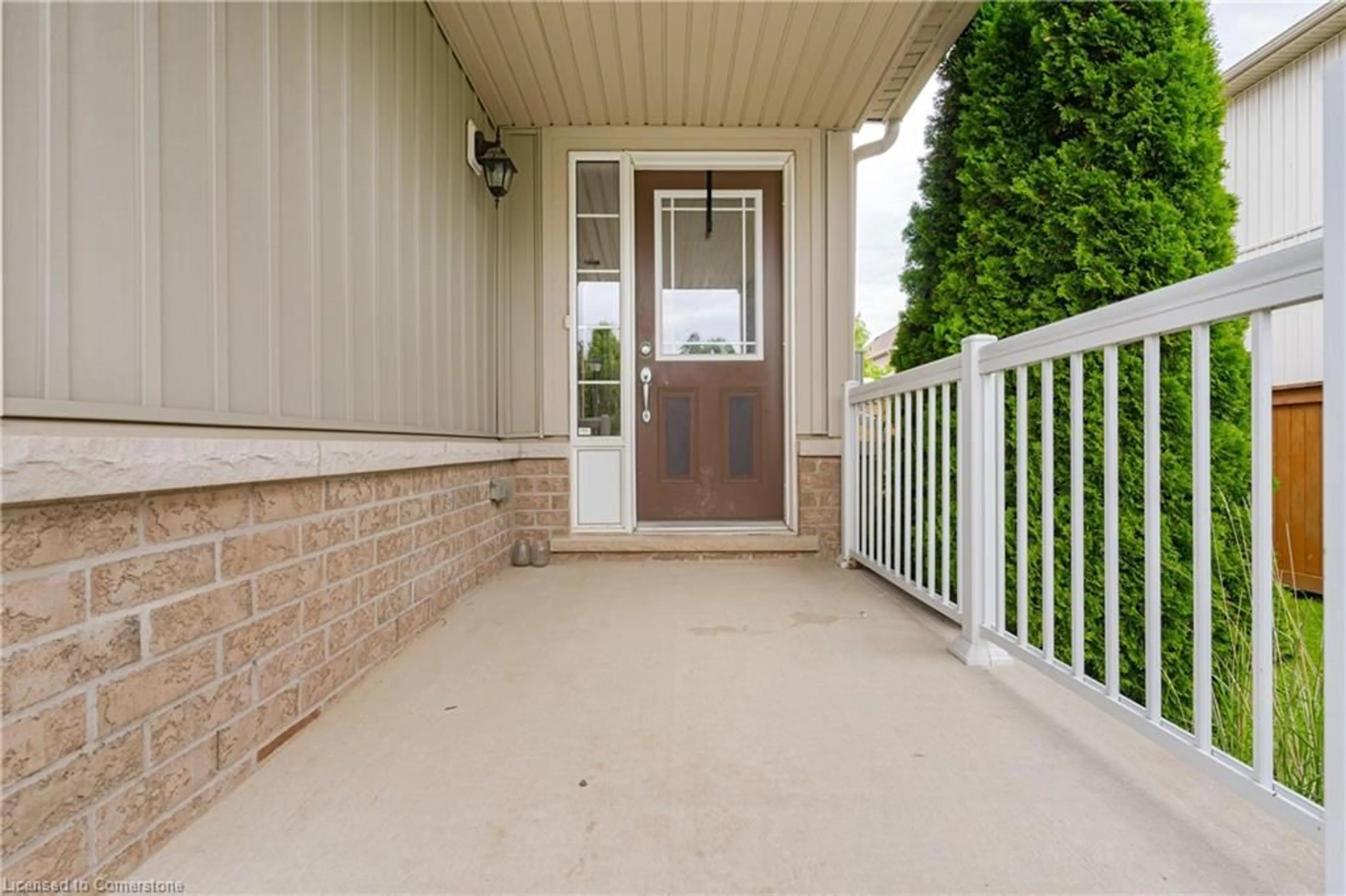 Indoor entryway, wood floors for 155 Thomas Avenue, Brantford Ontario N3S 0C8