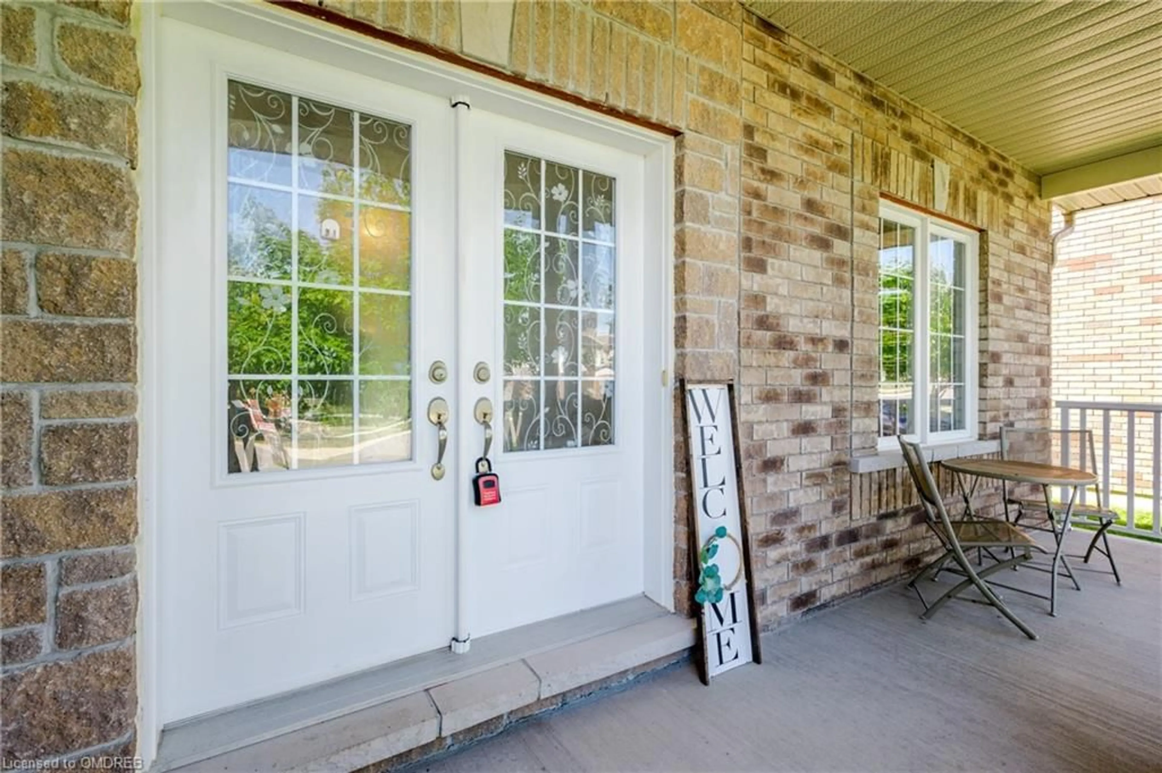 Indoor entryway, wood floors for 553 Carriage Lane, Peterborough Ontario L9L 0A6