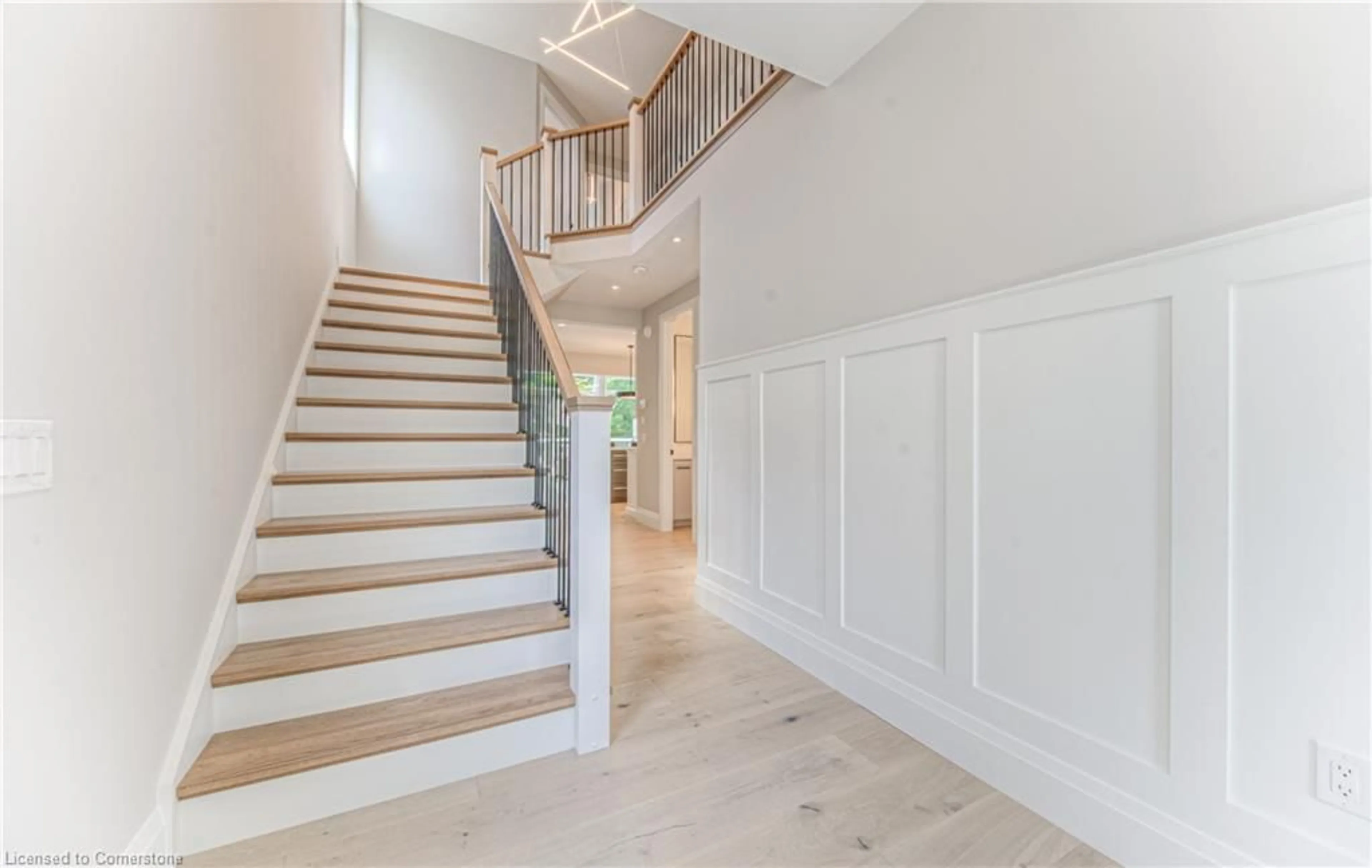 Indoor foyer for 43 Cardinal Cres, Waterloo Ontario N2J 2E6