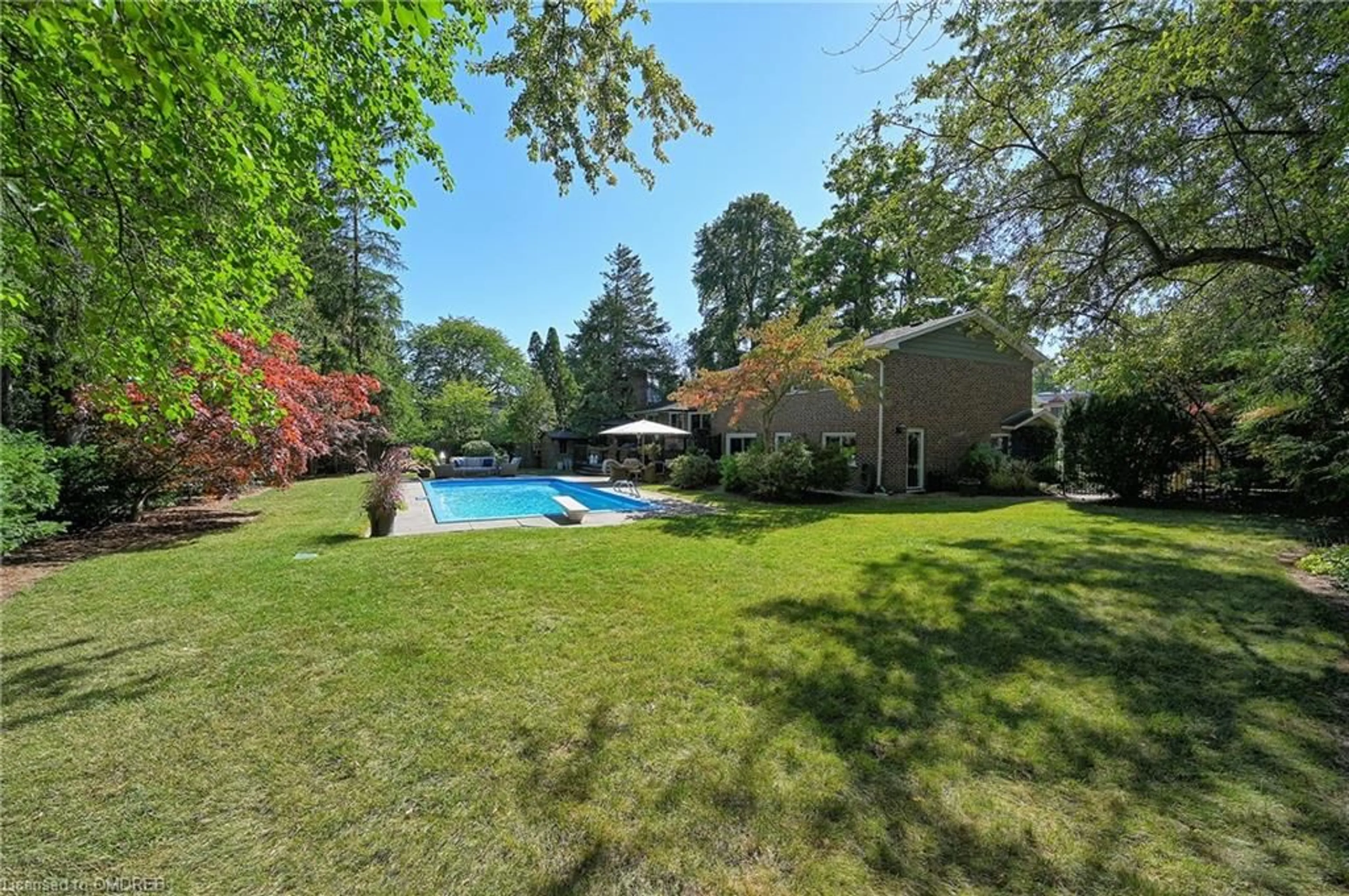 Indoor or outdoor pool for 153 Wolfdale Ave, Oakville Ontario L6L 4R9